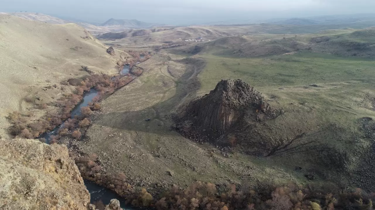 Muş'ta beşgen bazalt kayalıklar ilgi çekiyor 12