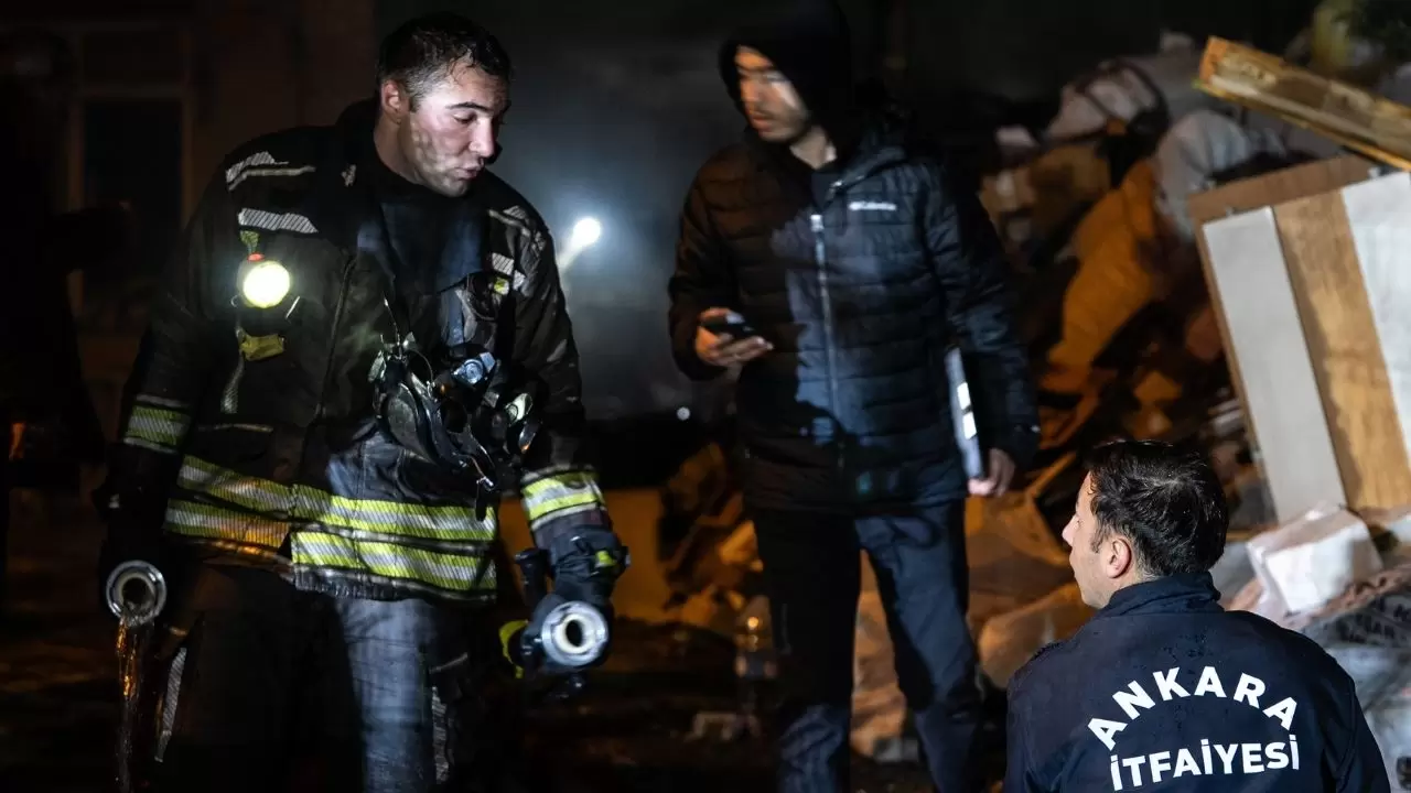 Ankara’da apartmanı alevler sardı! 8 kişi hastanelik oldu, mahalle sokağa döküldü 8