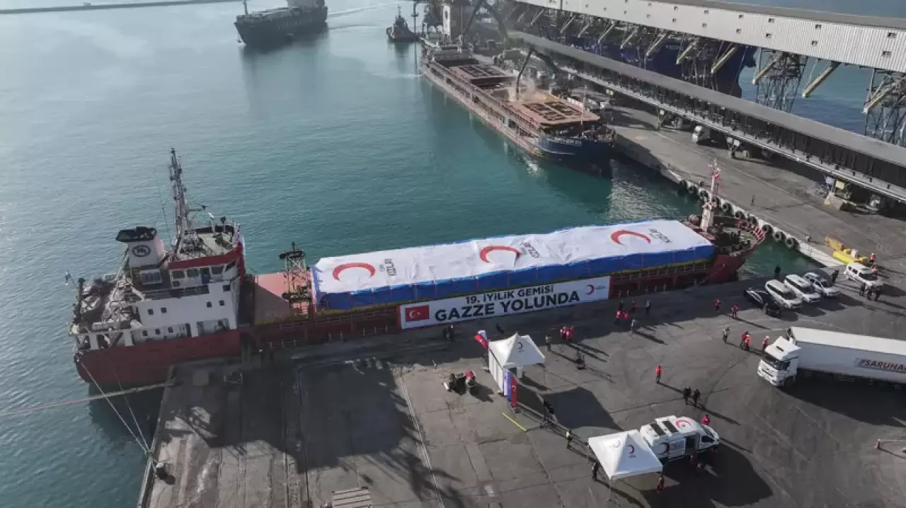 Kızılay'ın 19. Gazze ''İyilik Gemisi'' dualarla yola çıktı 1