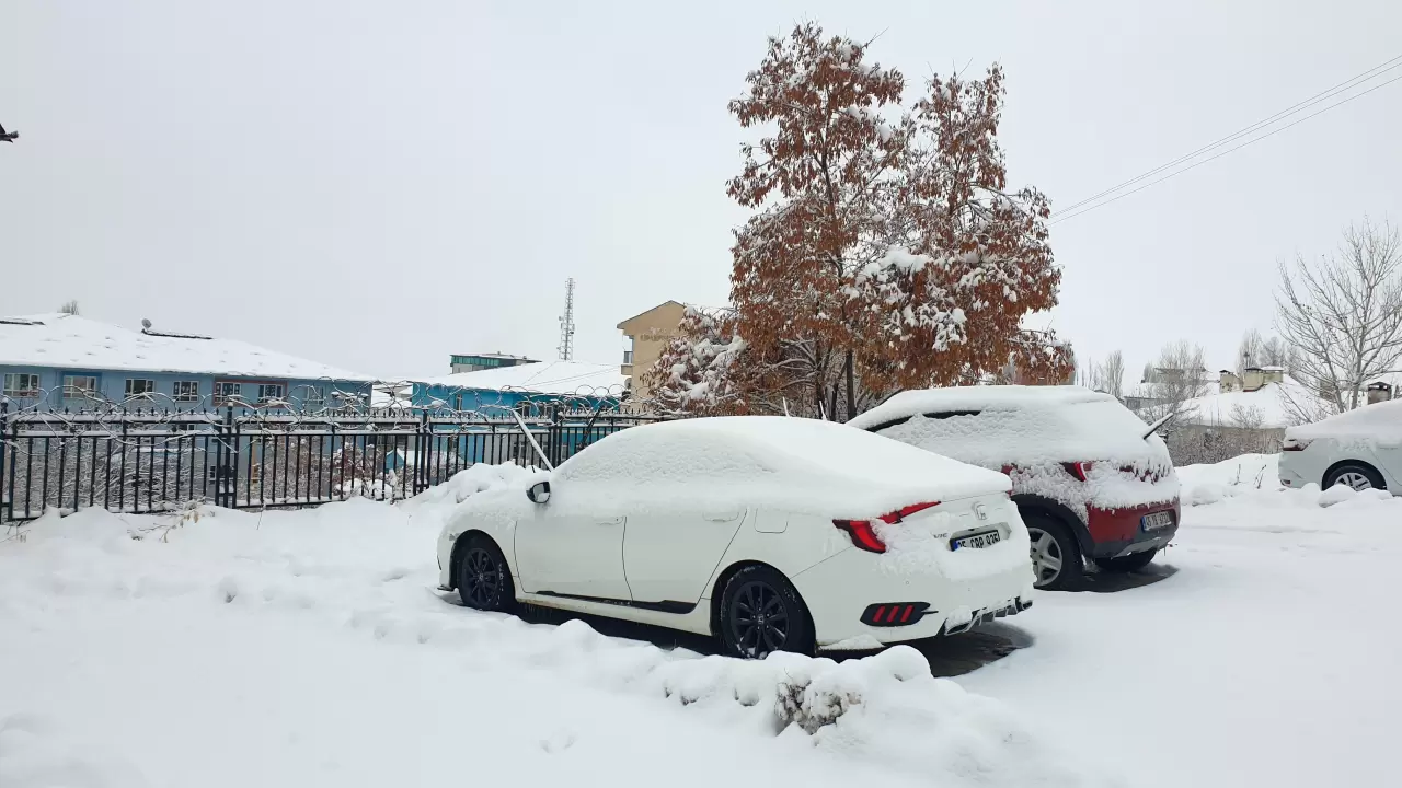 Van’da kar etkisini artırdı! Başkale’de yüksekler 50 santimi gördü 1