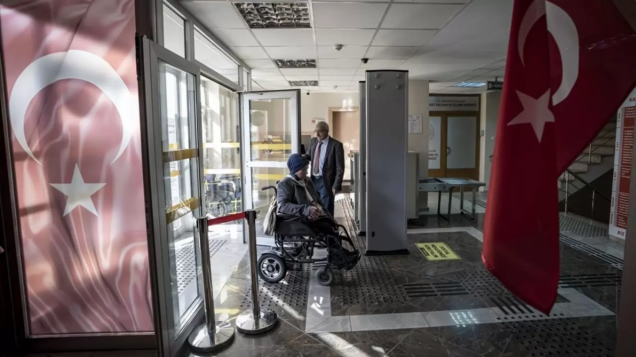 Engel tanımayan azim: 55 yaşında çalışma hayalini gerçekleştiren kadın, başkalarına ışık tutuyor 8