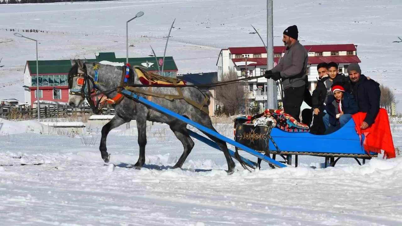 Kış turizminin gözdesi Sarıkamış’ta sezon açıldı, eğlence başladı 4