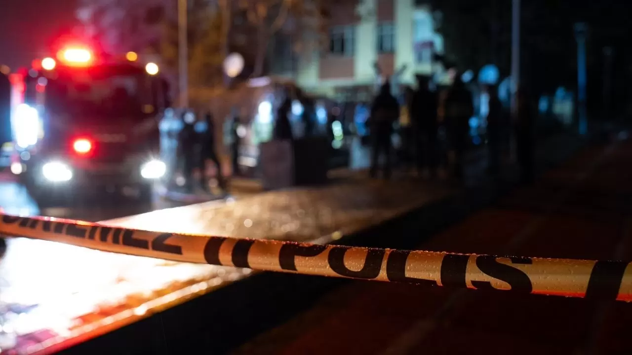 Ankara’da apartmanı alevler sardı! 8 kişi hastanelik oldu, mahalle sokağa döküldü 7