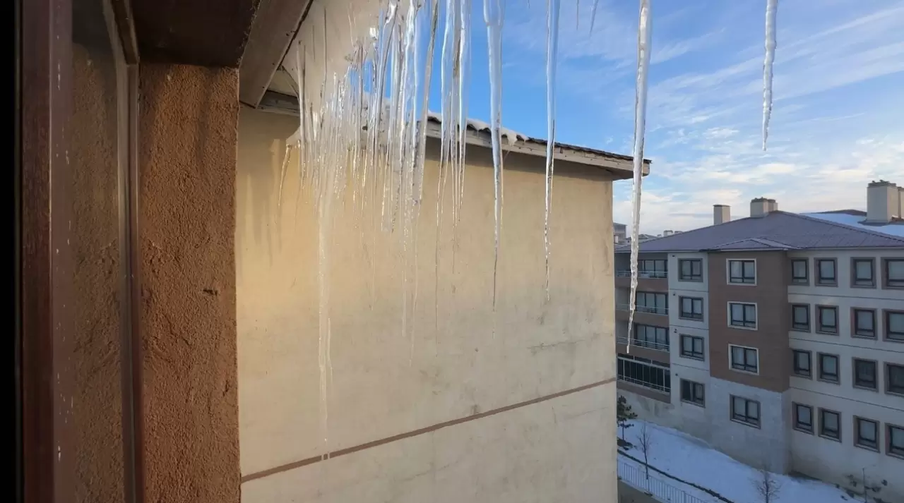 Yüksekova’da dondurucu soğuk alarmı 2