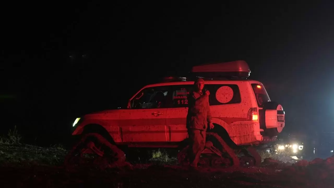 Libya Genelkurmay Başkanı Al-Haddad’ı taşıyan uçağın enkazına ulaşıldı 4