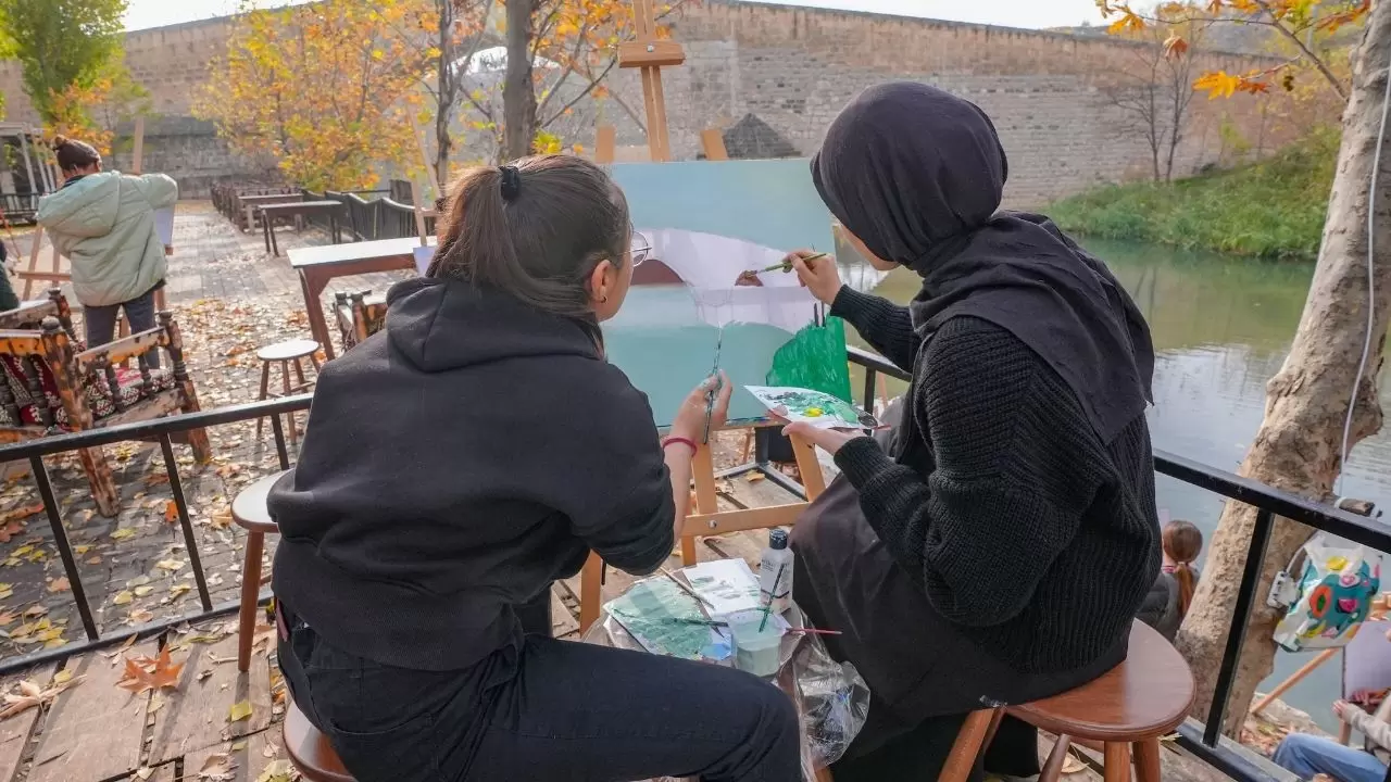 Diyarbakır'da öğrenciler tarihi ve doğayı tuvale taşıyor! 9