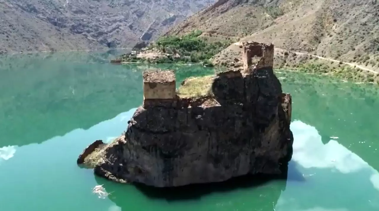 Yusufeli Barajı'nda kanoyla kale gezisi! 5