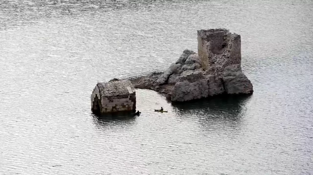 Yusufeli Barajı'nda kanoyla kale gezisi! 6