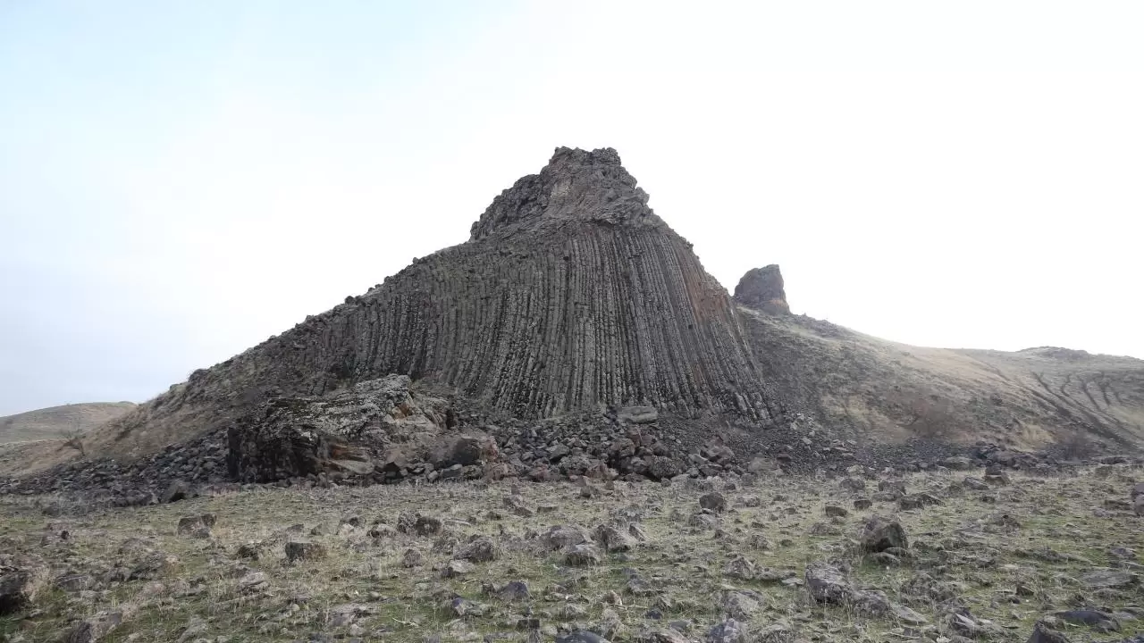 Muş'ta beşgen bazalt kayalıklar ilgi çekiyor 6