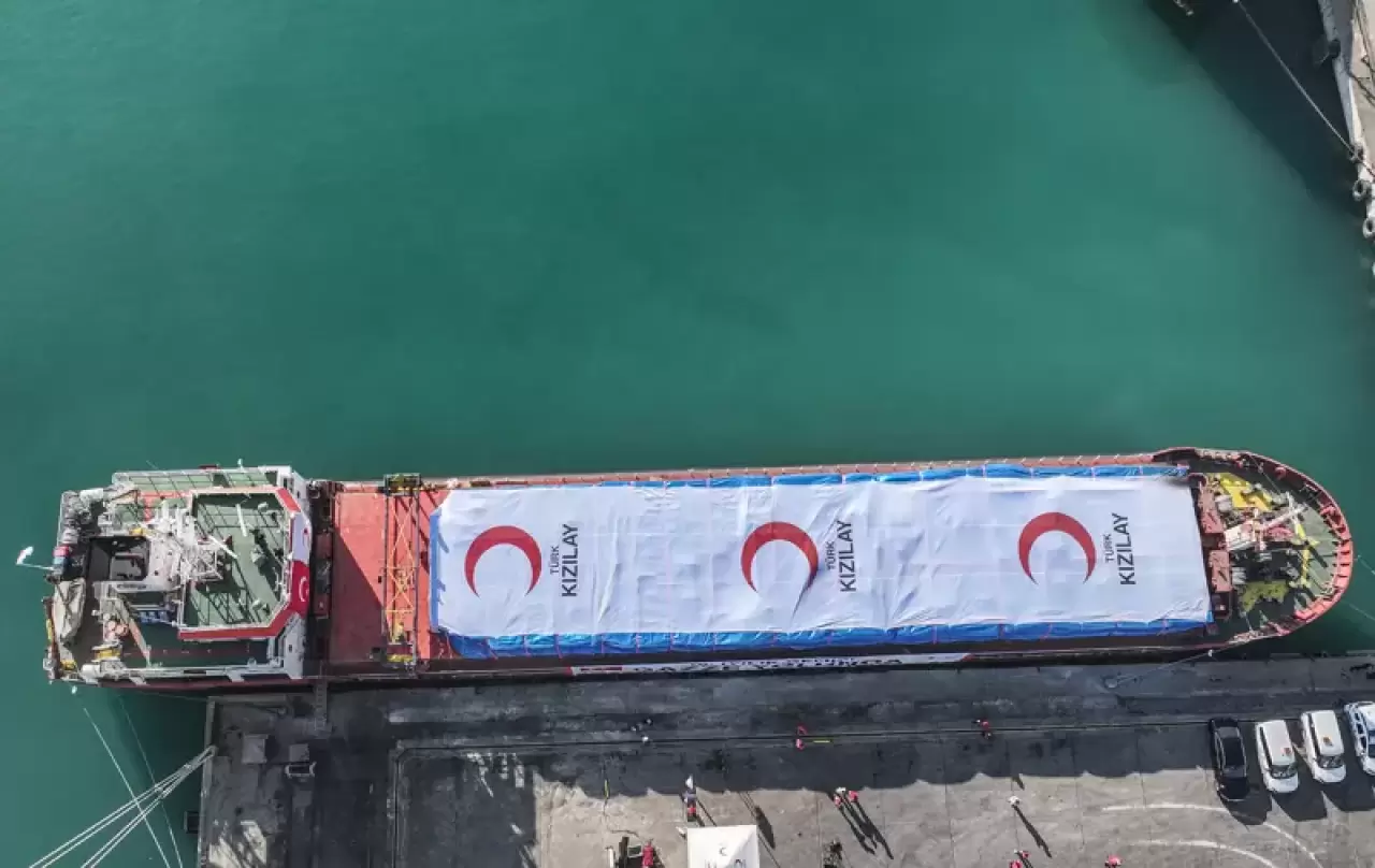 Kızılay'ın 19. Gazze ''İyilik Gemisi'' dualarla yola çıktı 2