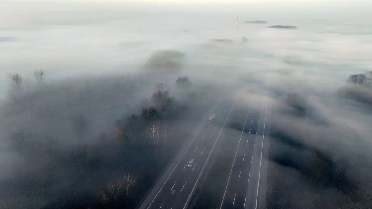 Yoğun sis Düzce’yi sardı: Anadolu Otoyolu’nda görüş mesafesi kritik seviyede! 1