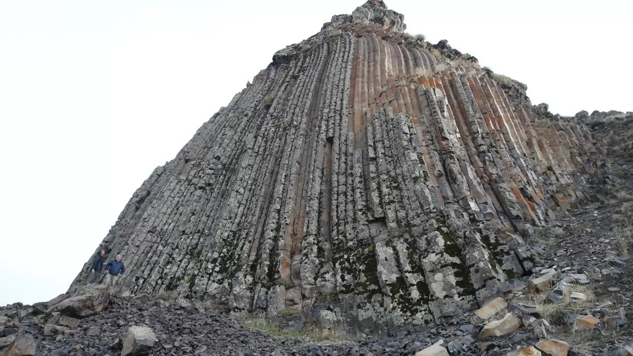 Muş'ta beşgen bazalt kayalıklar ilgi çekiyor 1