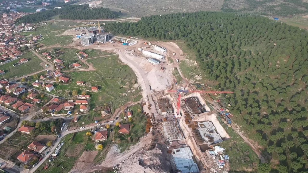 Sındırgı’da konut seferberliği: İnşaatlar tüm hızıyla sürüyor 4