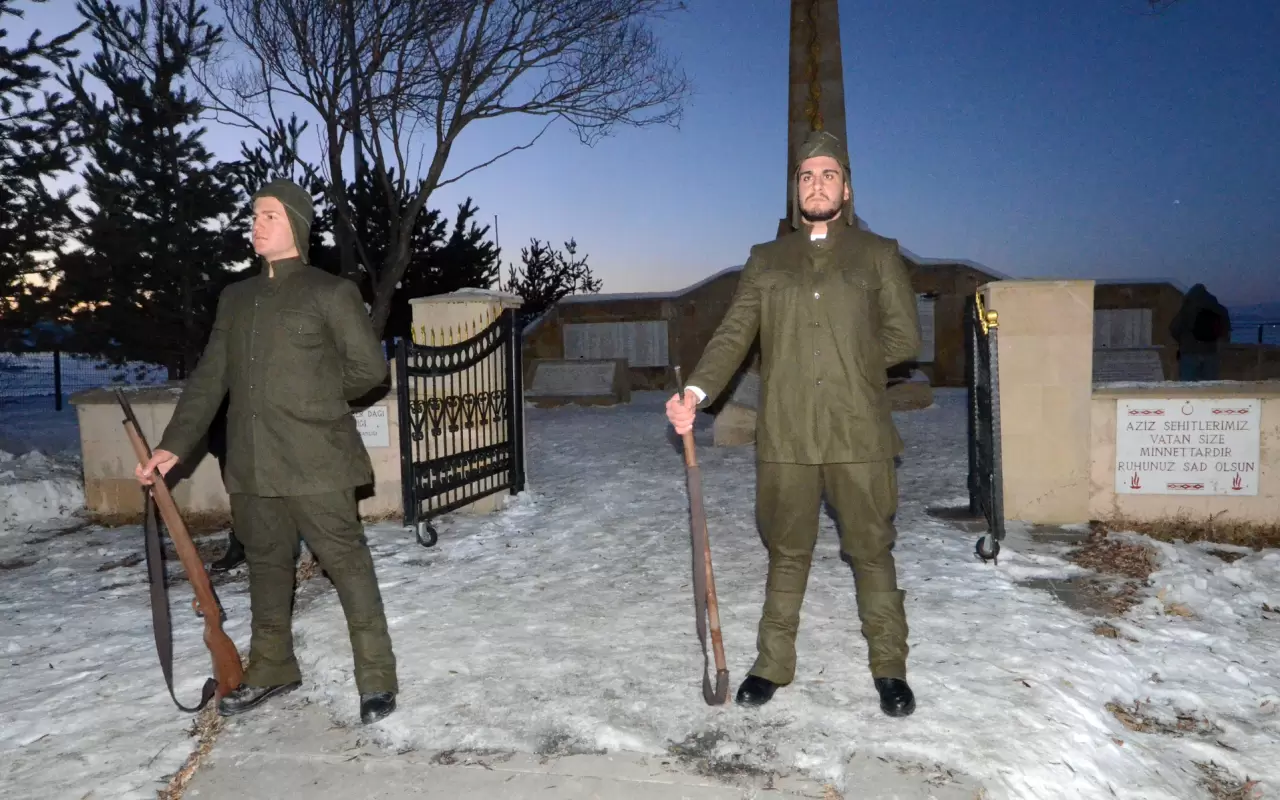Kars'ta "Sarıkamış şehitleri" için temsili nöbet tutuldu 3