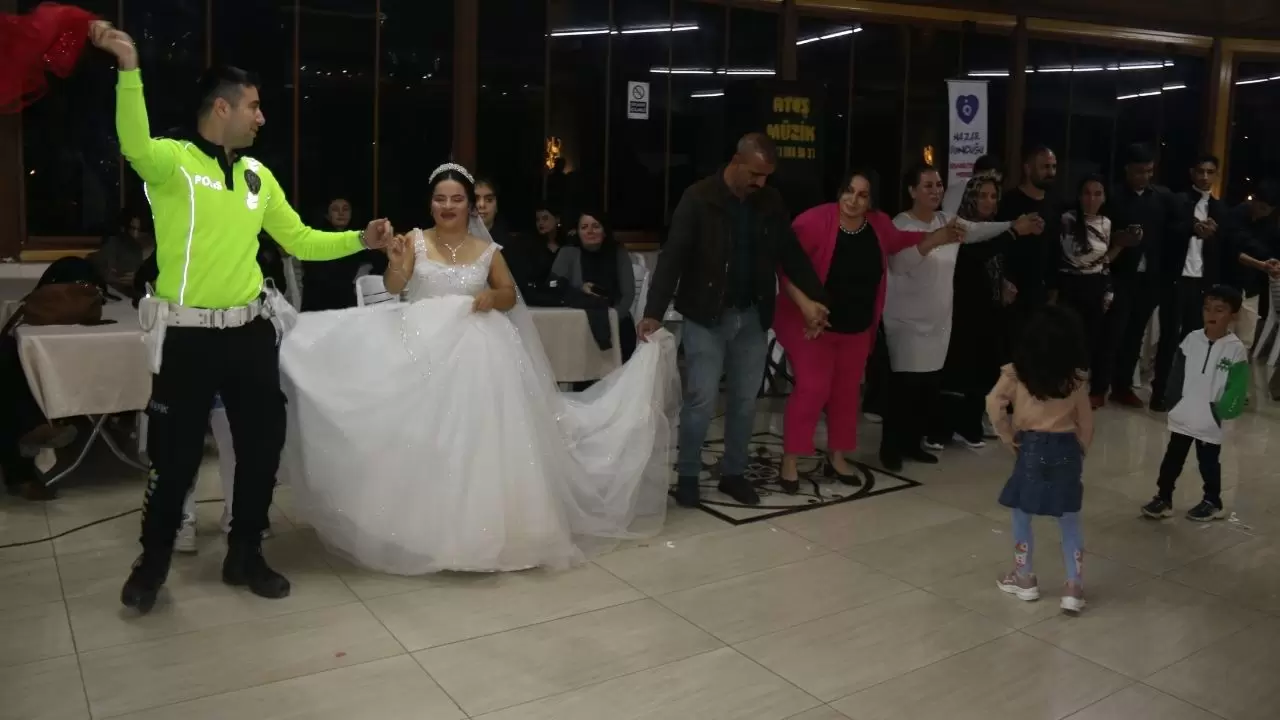Hatay’da yürek ısıtan anlar! Down Sendromlu Ezgi’nin gelinlik hayali gerçek oldu 3