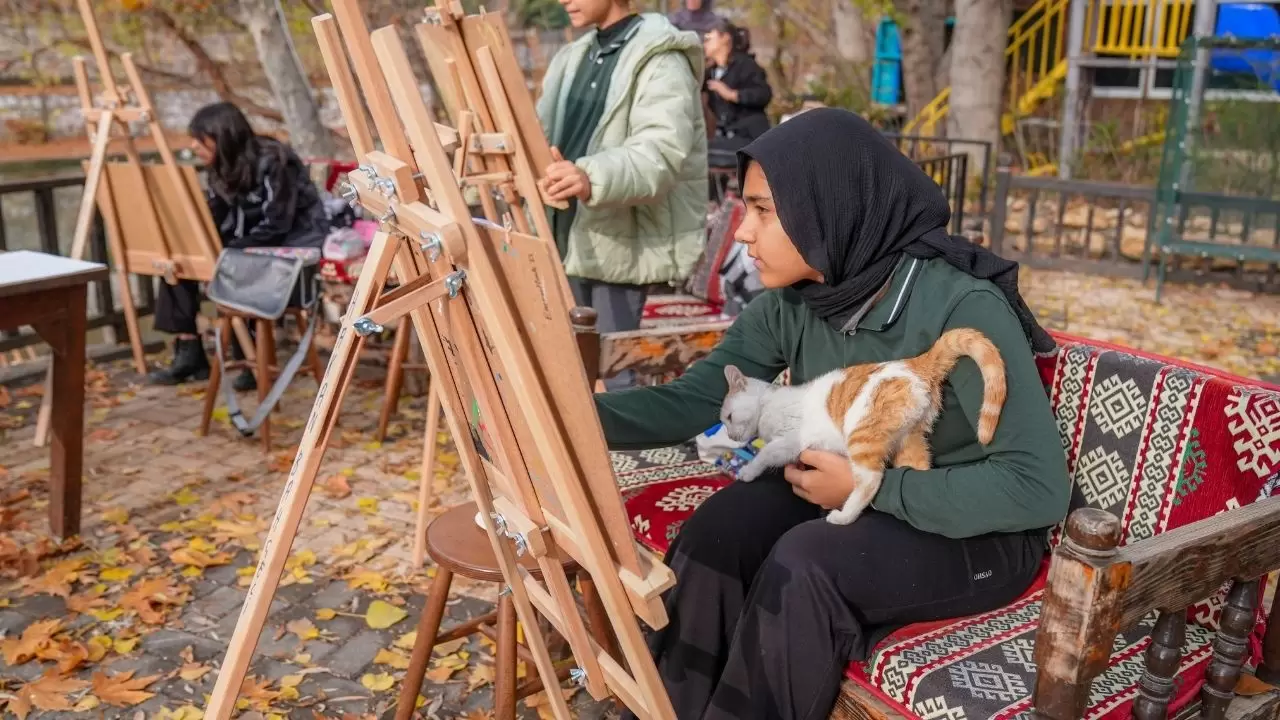 Diyarbakır'da öğrenciler tarihi ve doğayı tuvale taşıyor! 5