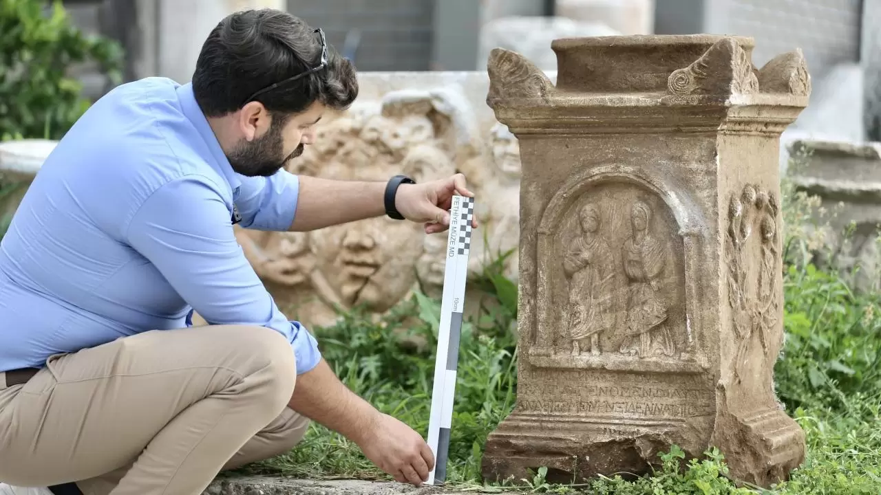 Muğla'da büyük keşif! İnsan figürlü mezar steli korumaya alındı 3