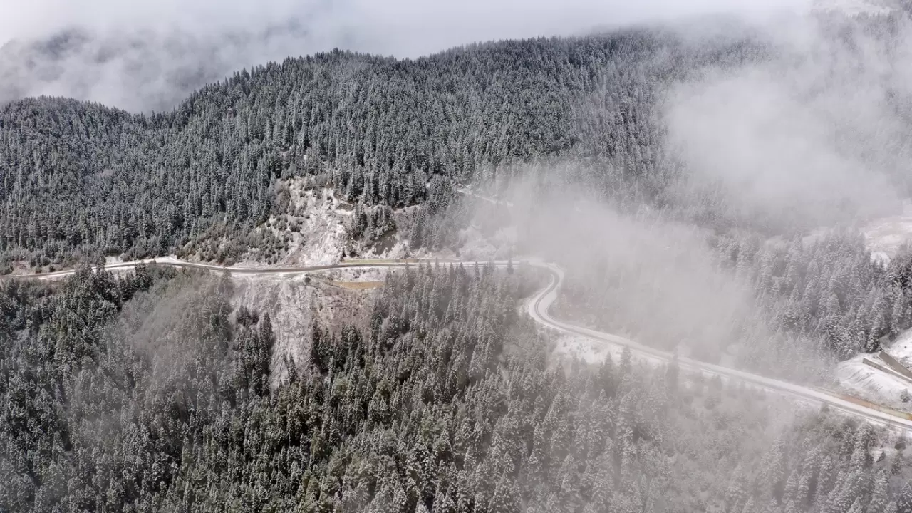 Ilgaz Dağı'ndaki kar ve sis havadan görüntülendi 4