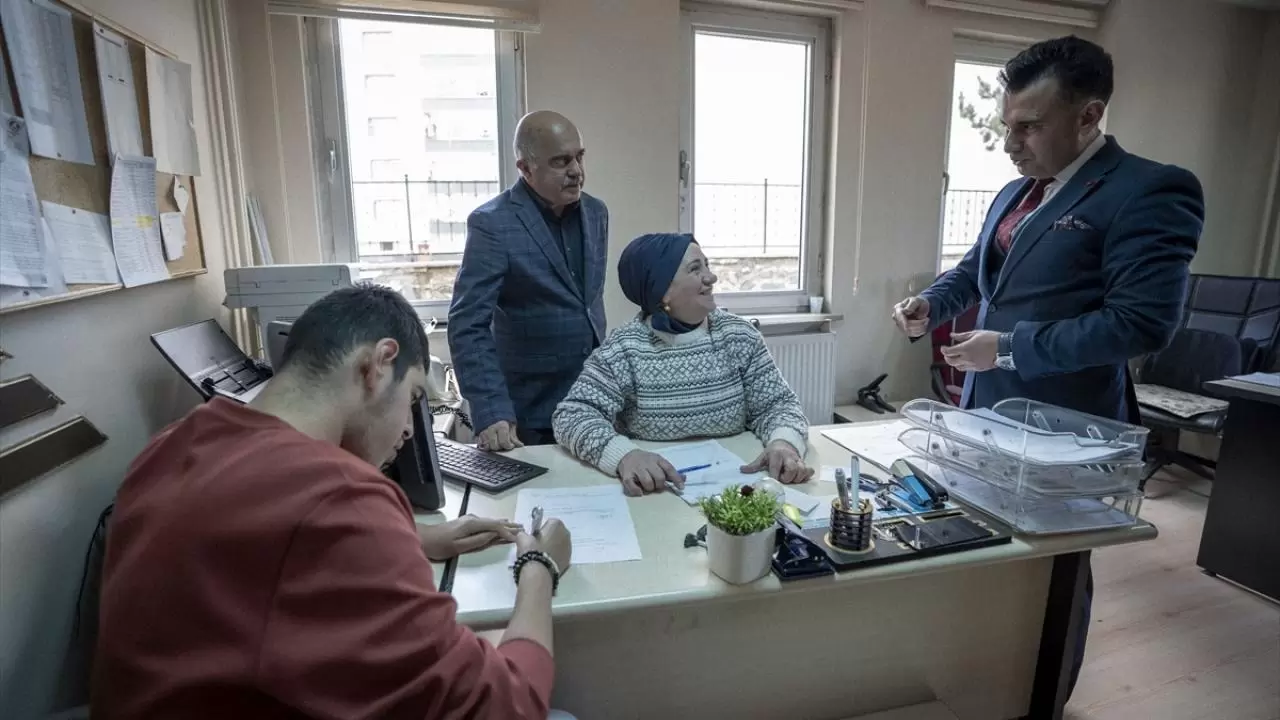 Engel tanımayan azim: 55 yaşında çalışma hayalini gerçekleştiren kadın, başkalarına ışık tutuyor 6