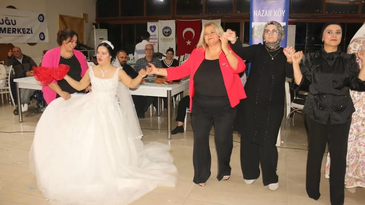 Hatay’da yürek ısıtan anlar! Down Sendromlu Ezgi’nin gelinlik hayali gerçek oldu 5