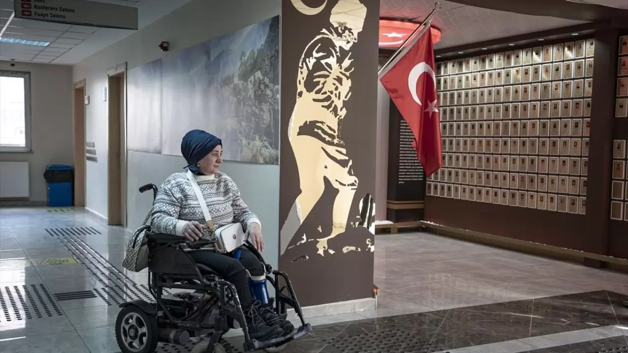 Engel tanımayan azim: 55 yaşında çalışma hayalini gerçekleştiren kadın, başkalarına ışık tutuyor 12