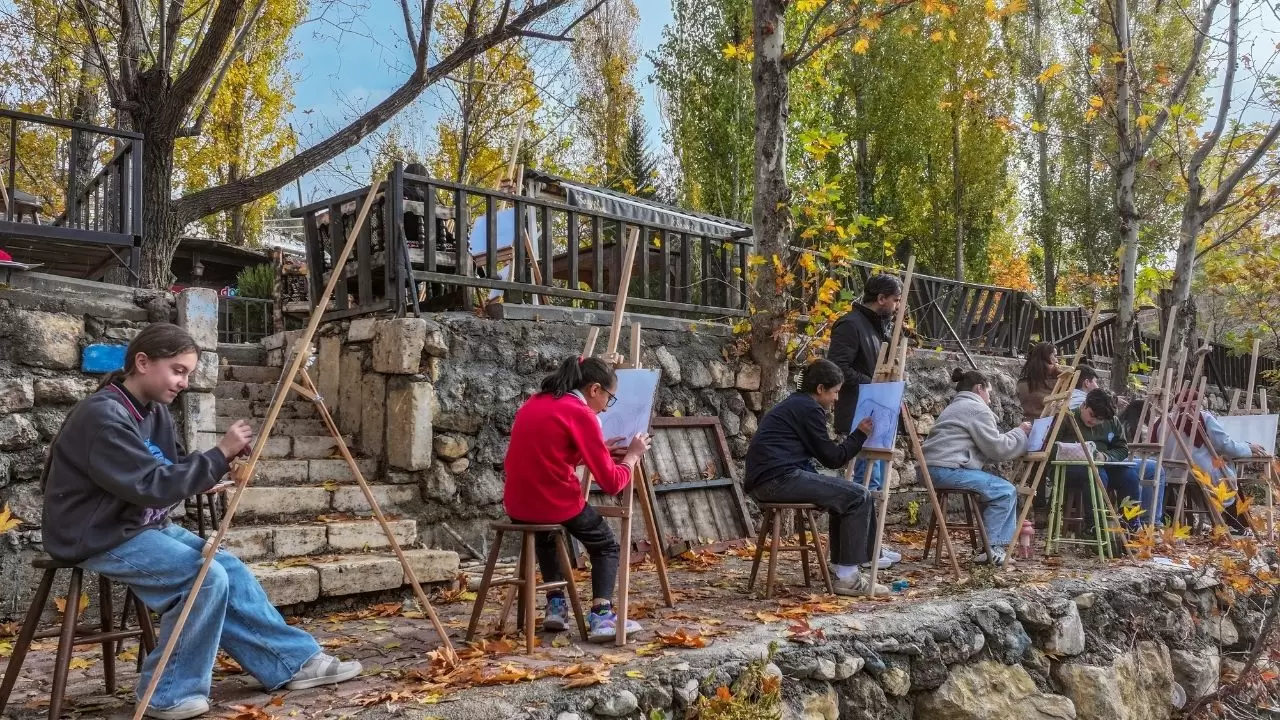 Diyarbakır'da öğrenciler tarihi ve doğayı tuvale taşıyor! 4