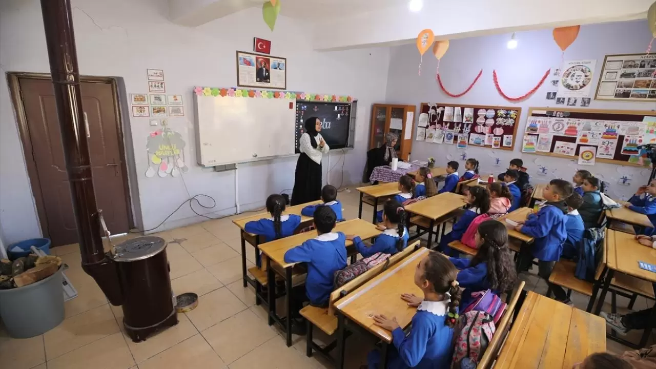 Zorluklara meydan okuyan Çukurköy öğretmenleri: Dağların ardından gelecek aydınlatıyor! 12