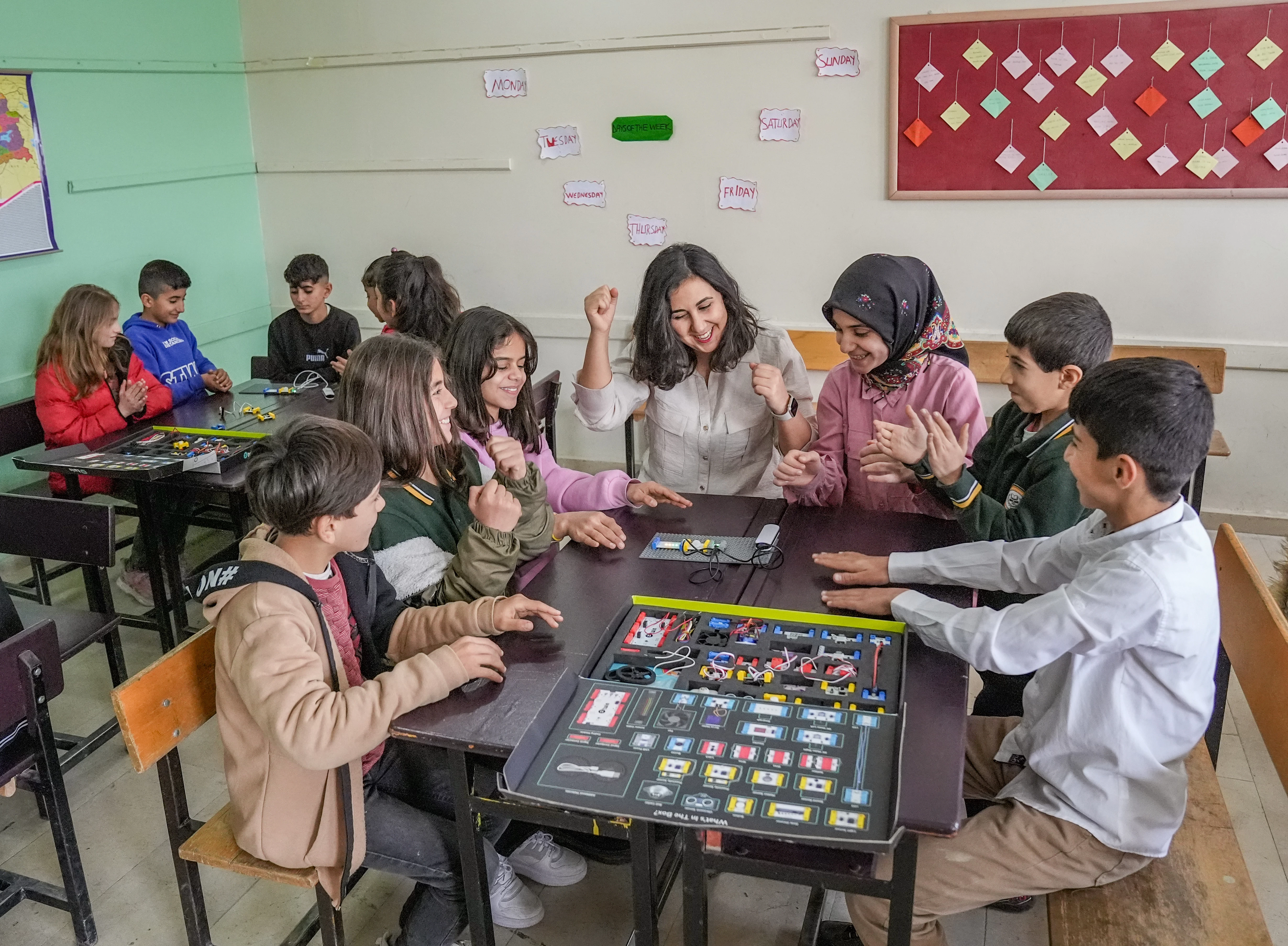 Diyarbakır'da kırsaldaki öğrencilere robotik kodlama eğitimi veriliyor 1