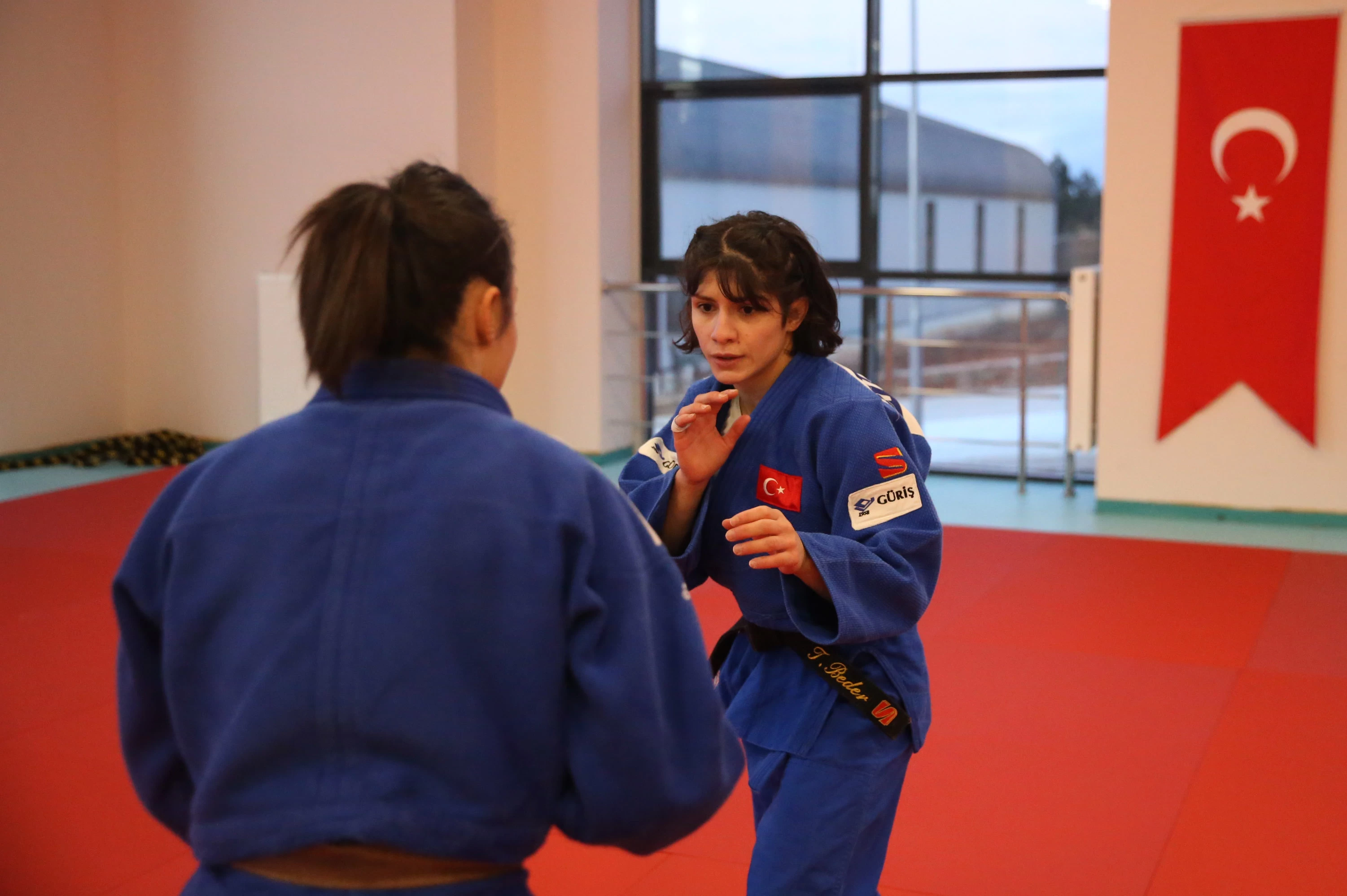 Türk milli judocu Tuğçe Beder, 2028 Olimpiyatları'nda madalya kazanma hedefine kararlılıkla ilerliyor. 2