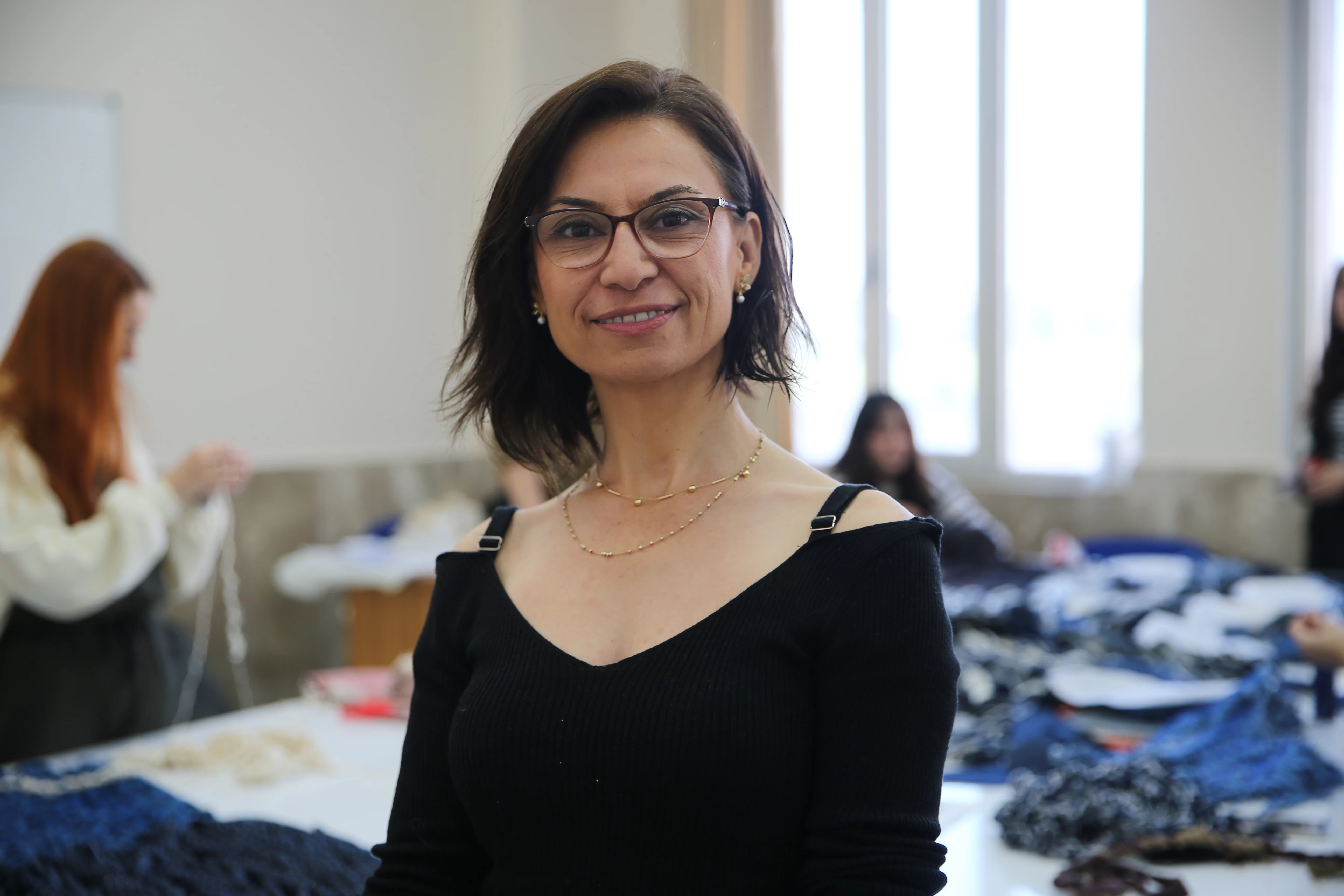 Üretim fazlası kumaşlar üniversitelilerin elinde kıyafet ve aksesuara dönüştü 4