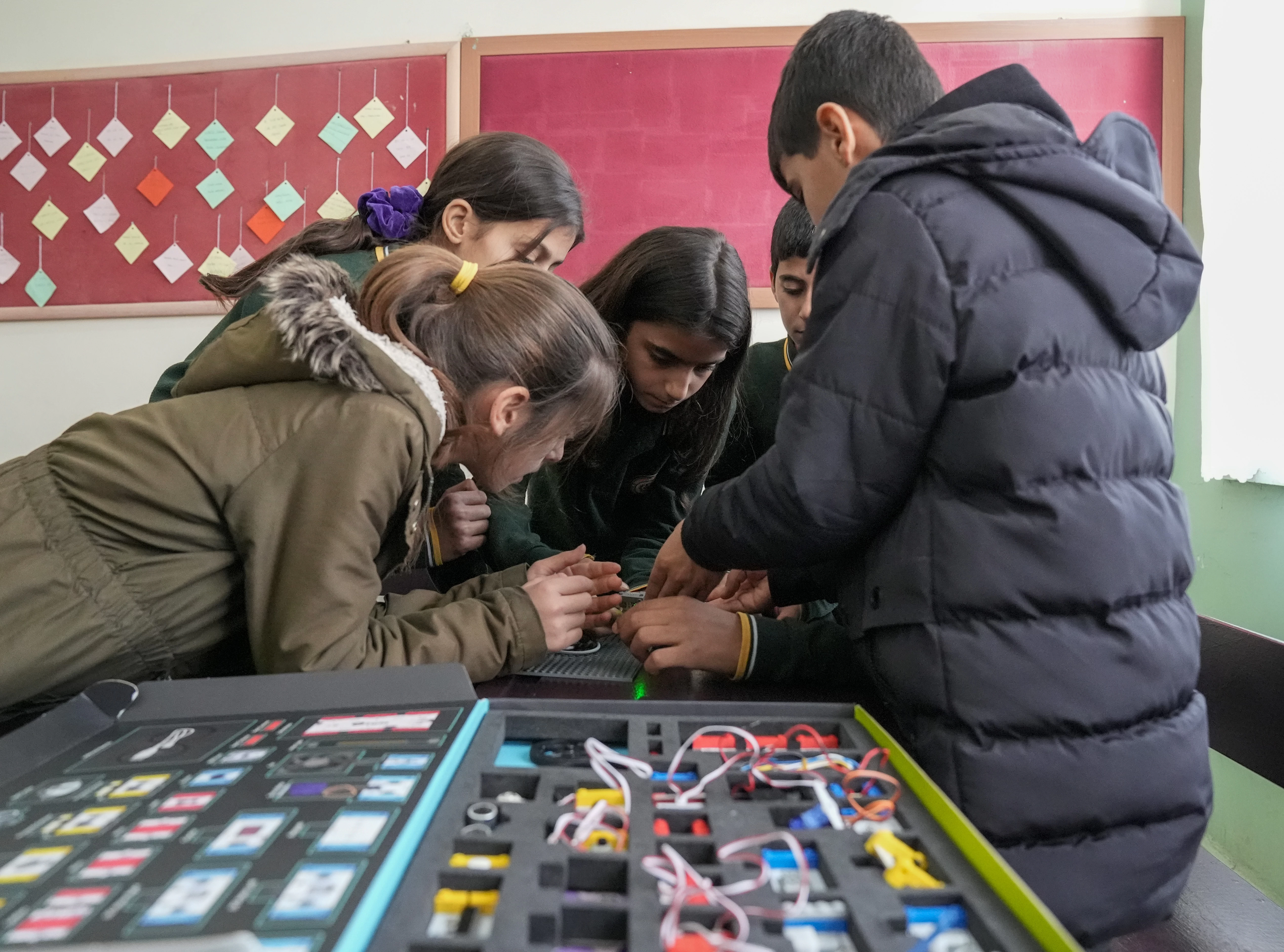 Diyarbakır'da kırsaldaki öğrencilere robotik kodlama eğitimi veriliyor 5