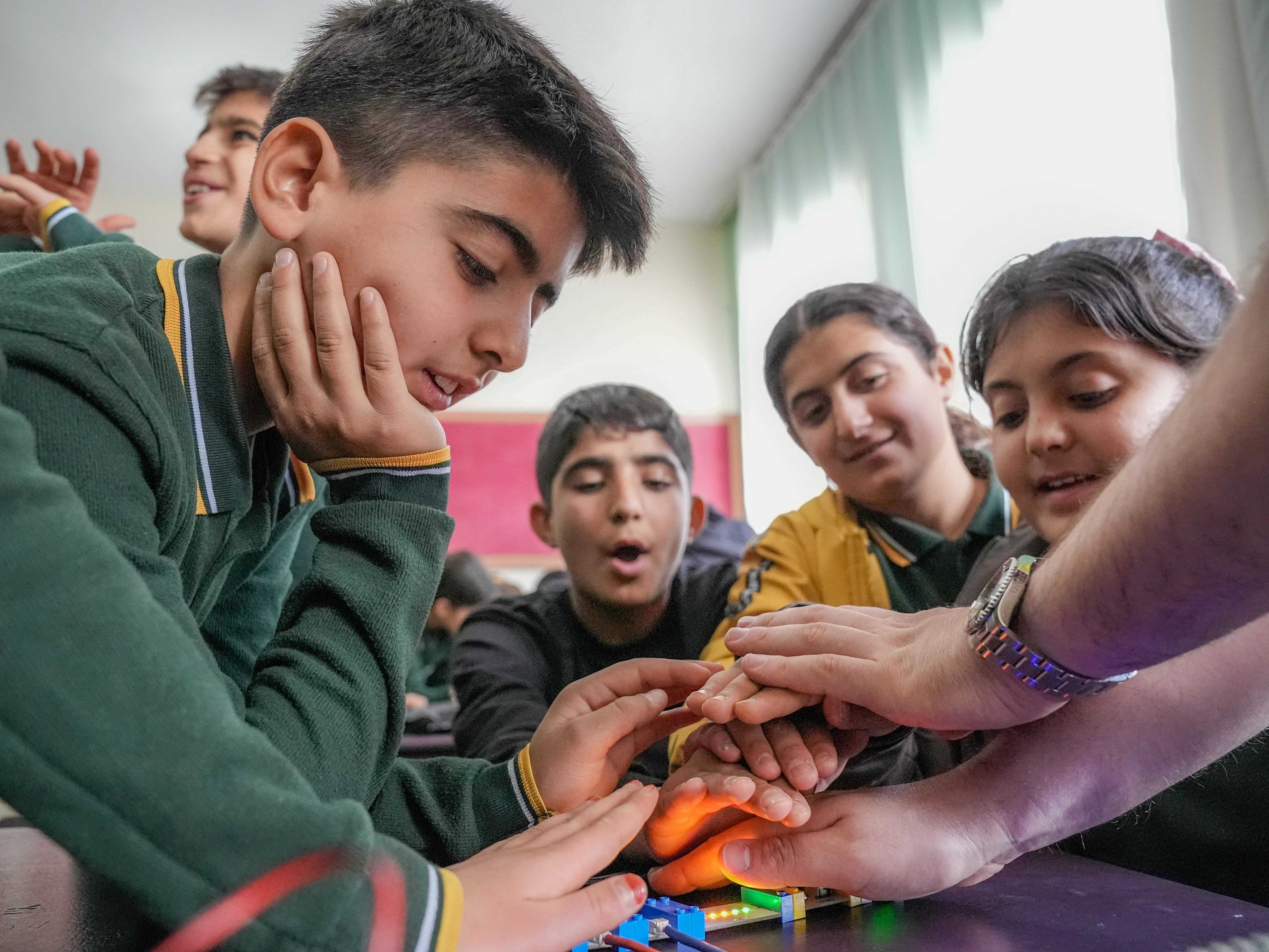 Diyarbakır'da kırsaldaki öğrencilere robotik kodlama eğitimi veriliyor 2