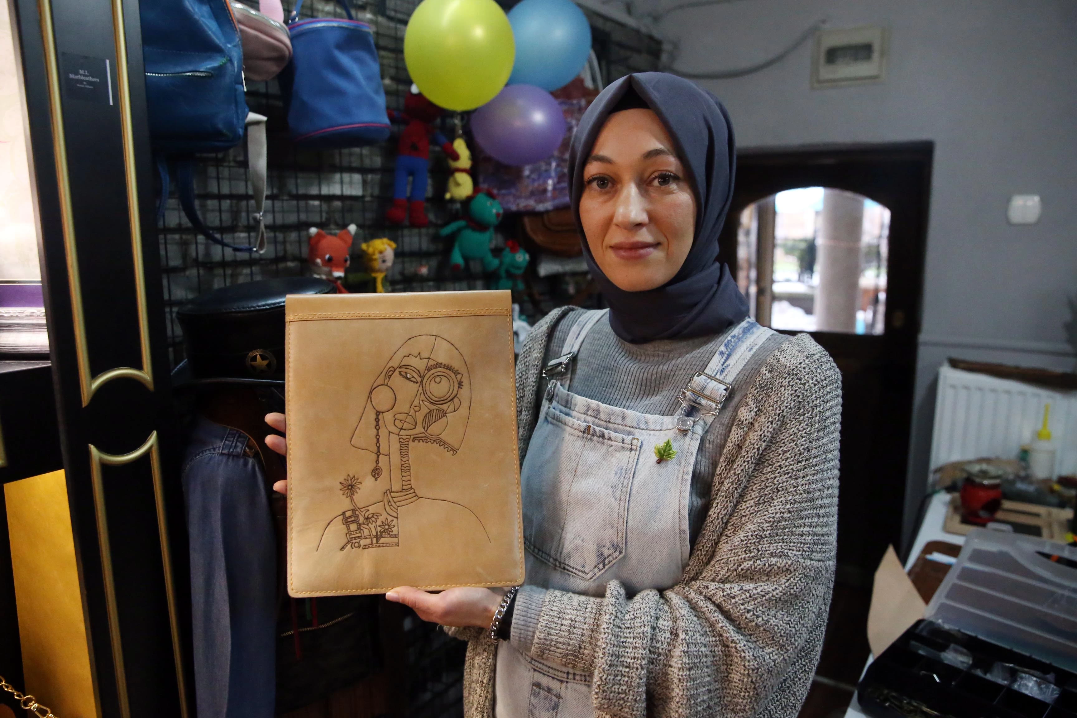 Arkadaşlarının ısrarıyla başladı, sanatını işe çevirdi 6