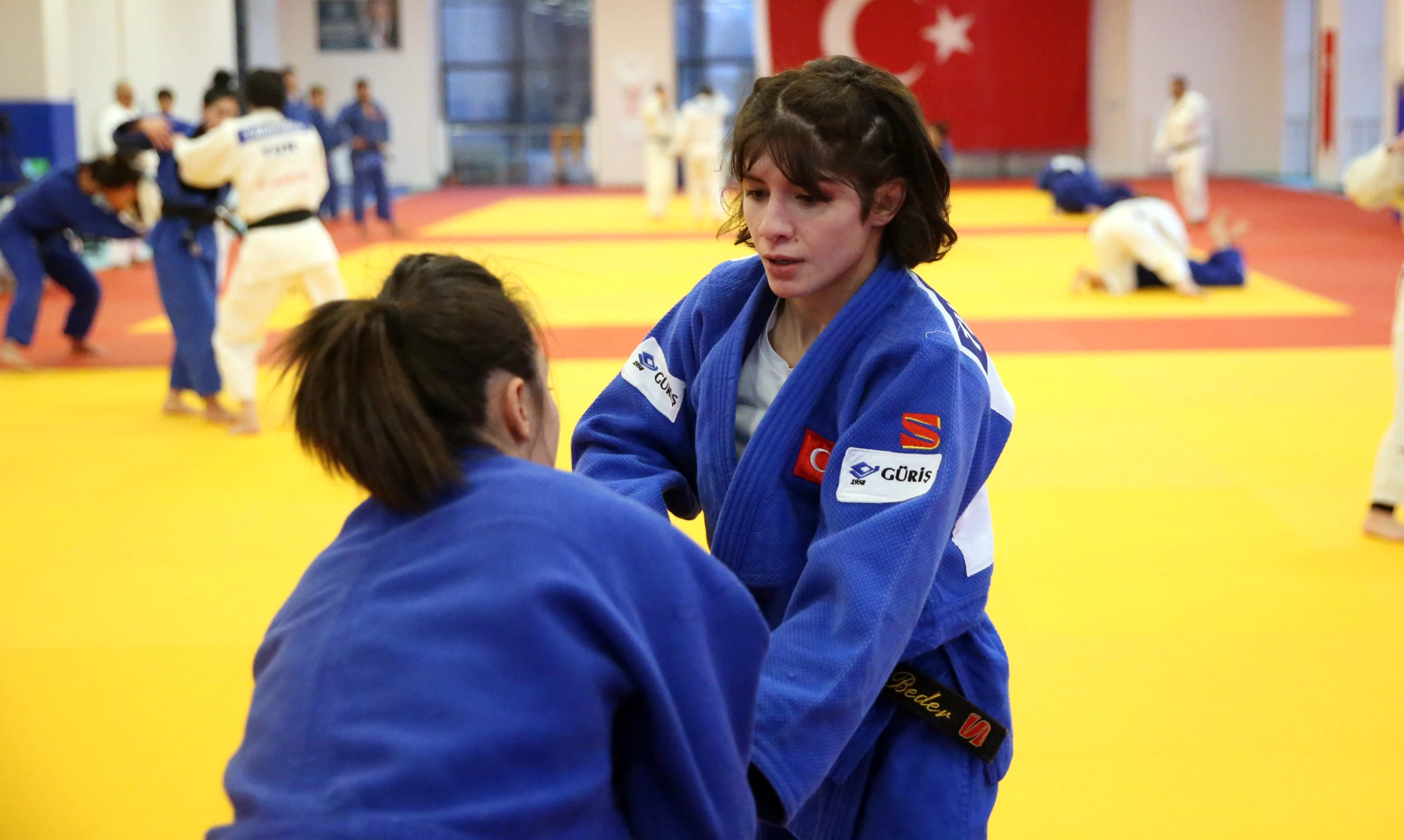 Türk milli judocu Tuğçe Beder, 2028 Olimpiyatları'nda madalya kazanma hedefine kararlılıkla ilerliyor. 3