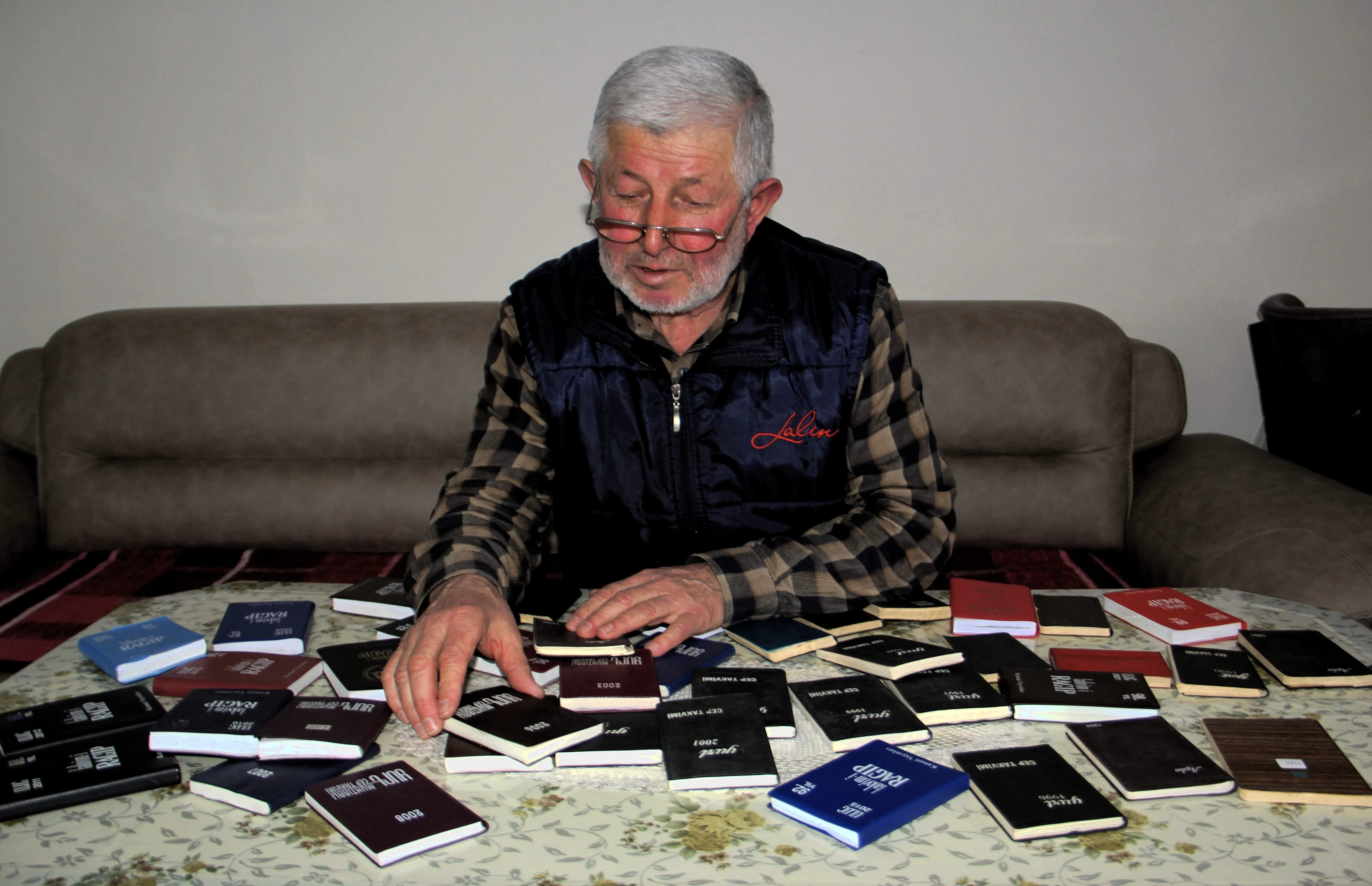 42 yıldır günlük tutarak yaşadığı olayları ve çevresindeki gelişmeleri not ediyor 3