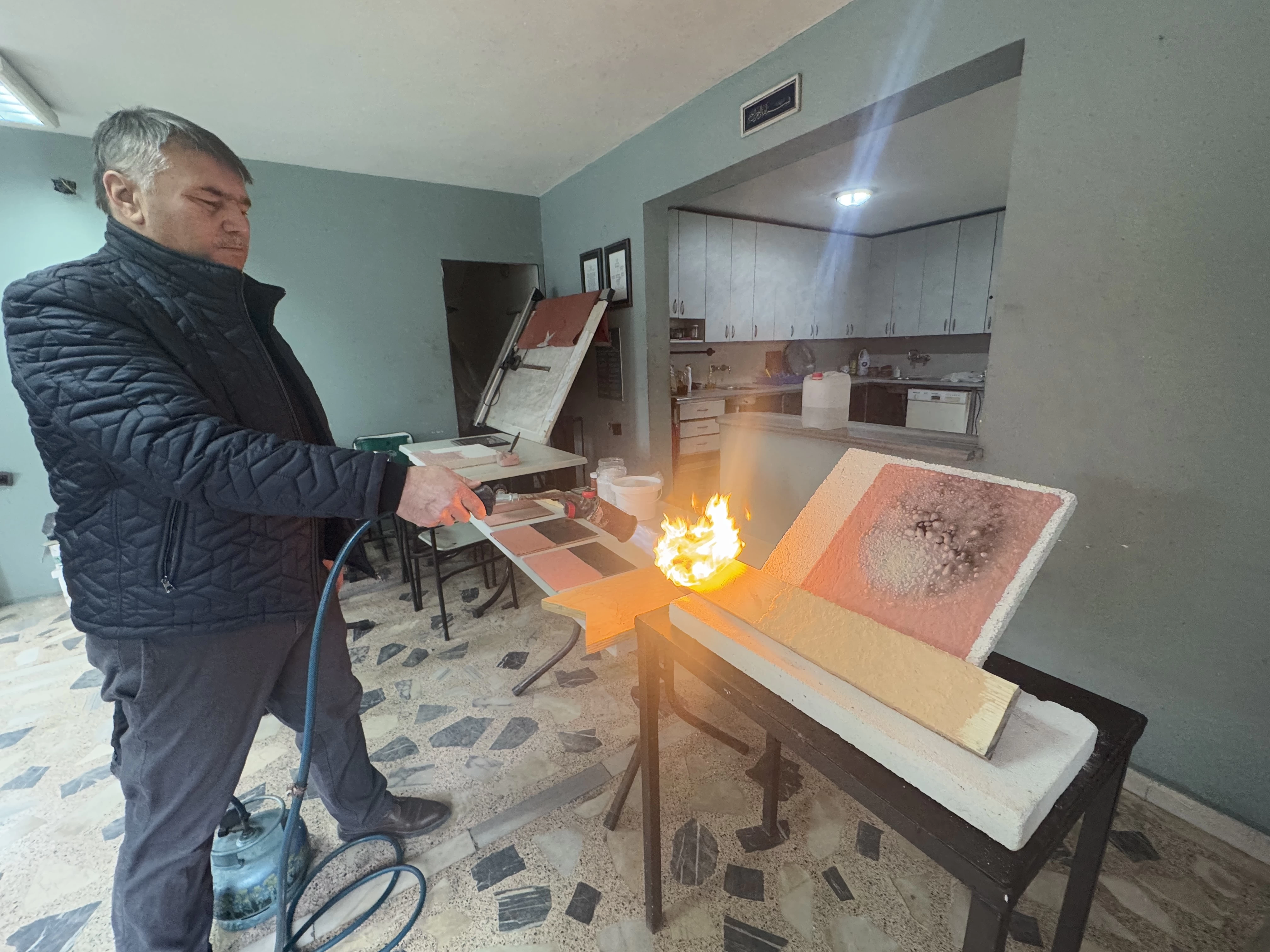 Yüksek sıcaklıklara dayanıklı olan "yanmaz boya" ile eşsiz koruma sağlanıyor 3