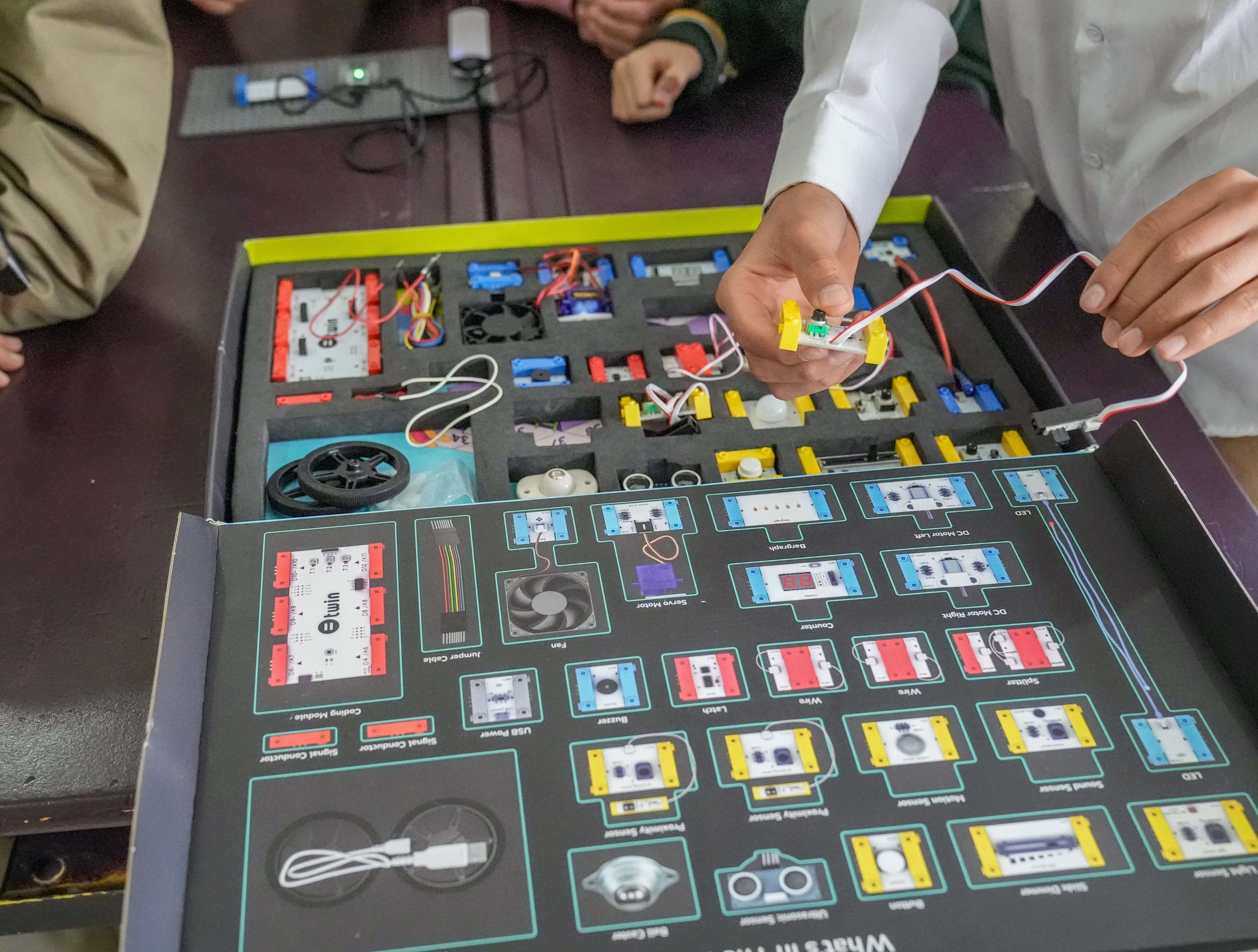 Diyarbakır'da kırsaldaki öğrencilere robotik kodlama eğitimi veriliyor 4