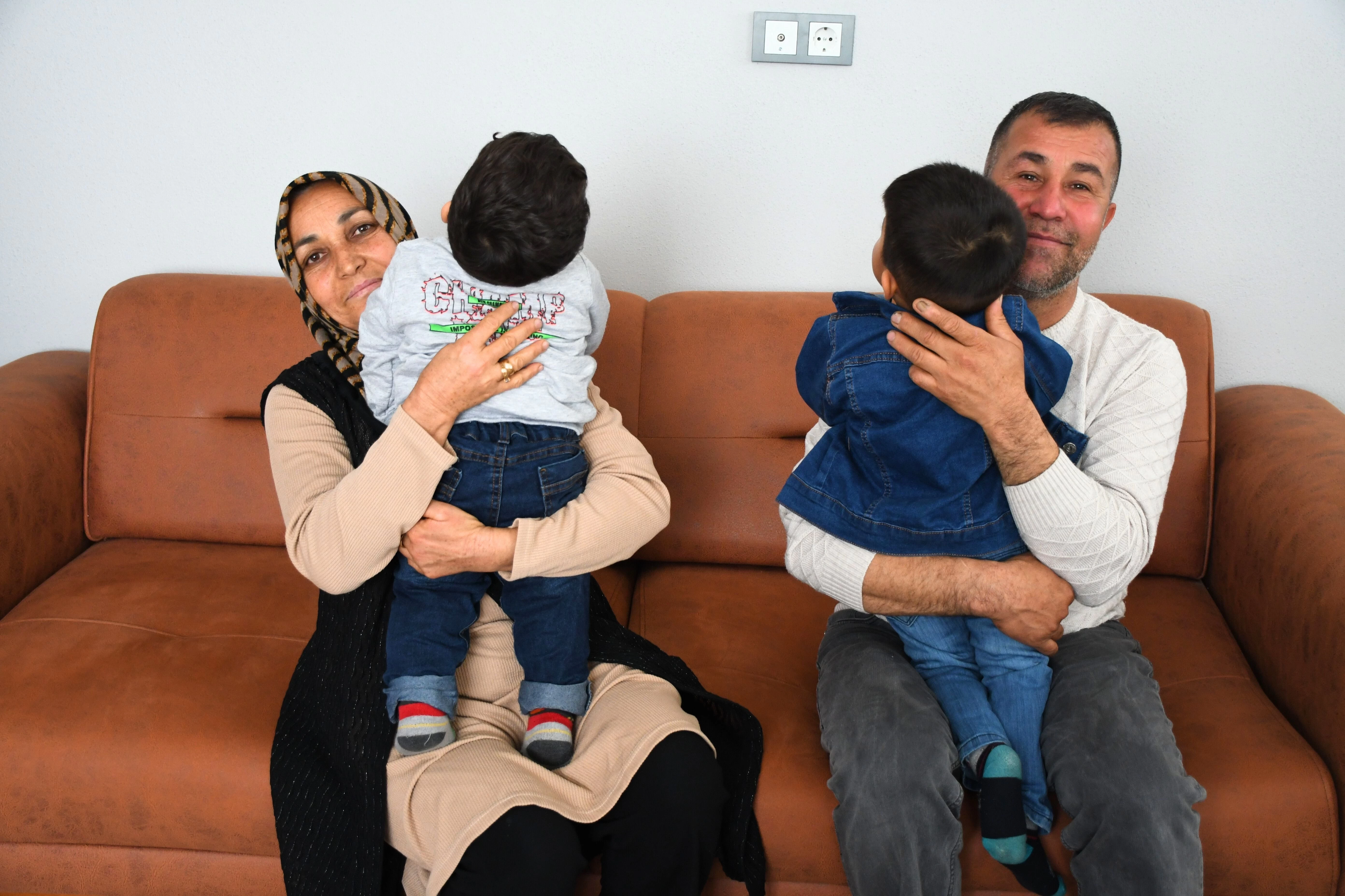 Akrabalar birbirlerini koruyucu aileliğe özendirdi, 6 çocuğa yuvalarını açtılar 2