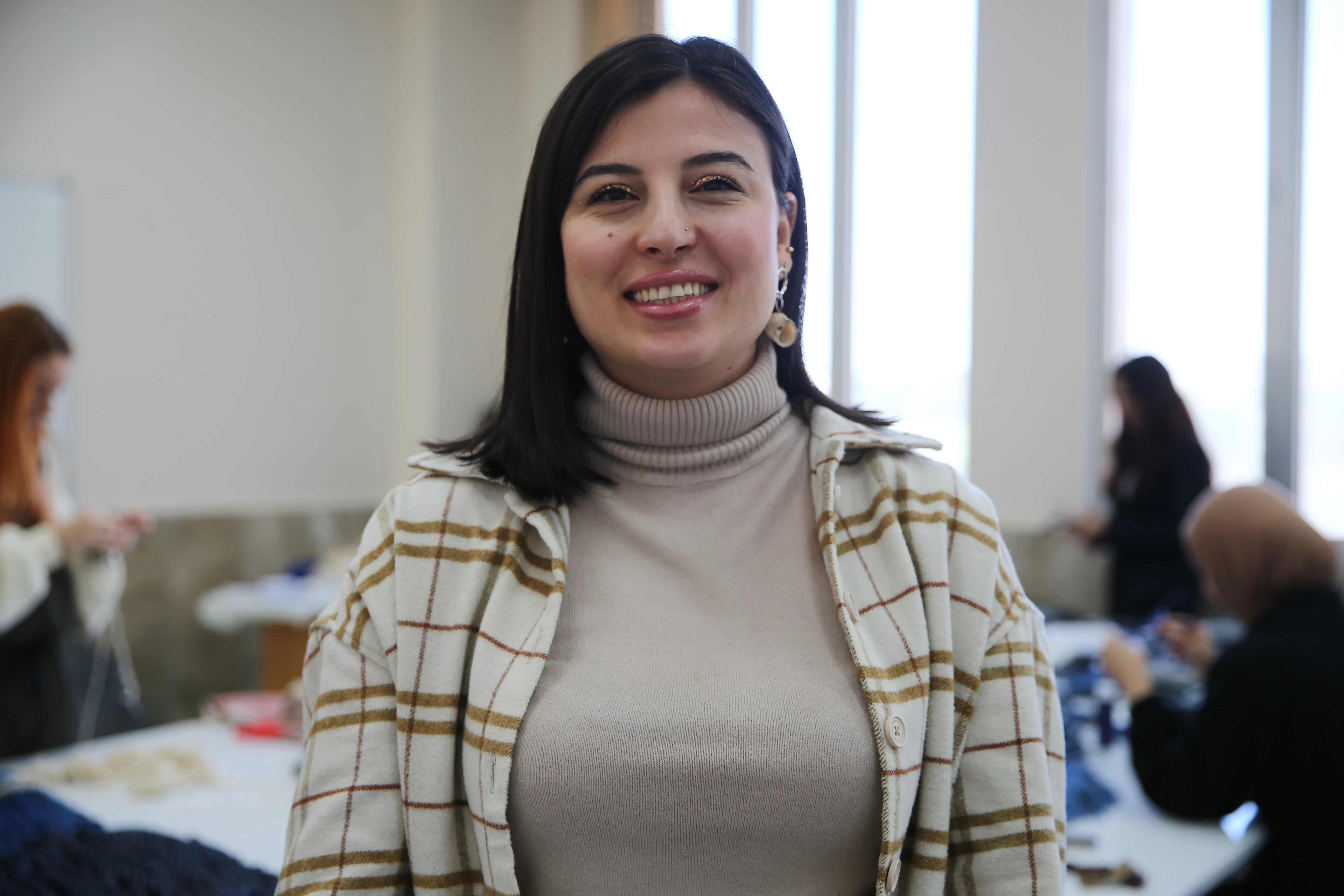 Üretim fazlası kumaşlar üniversitelilerin elinde kıyafet ve aksesuara dönüştü 3