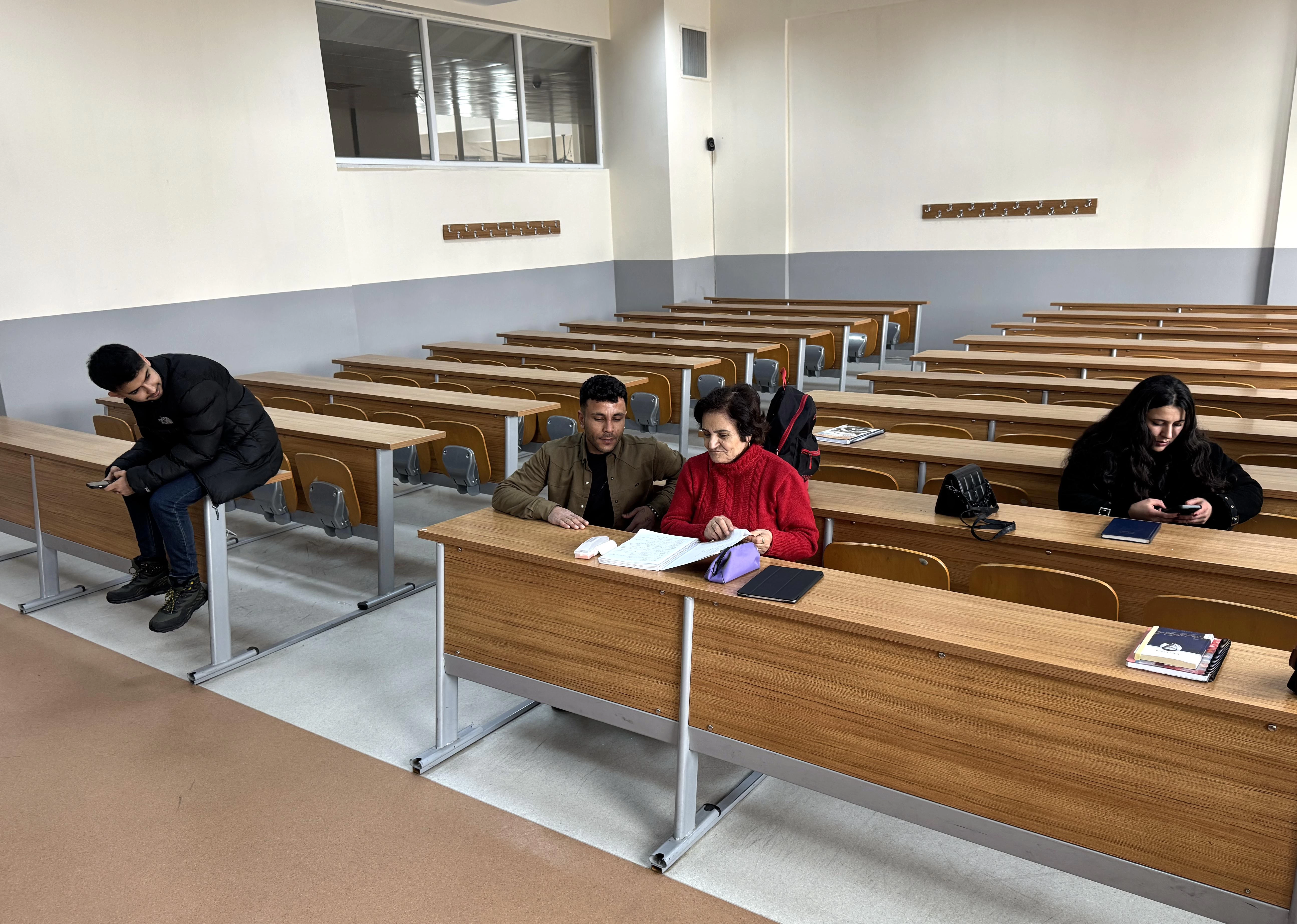 70 yaşındaki Menşure teyzenin, uzun yıllar süren hayali gerçeğe dönüştü 4