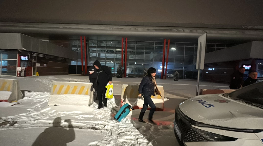 Havada kaos! Pilot kavgacıları yol ortasında bıraktı! 2