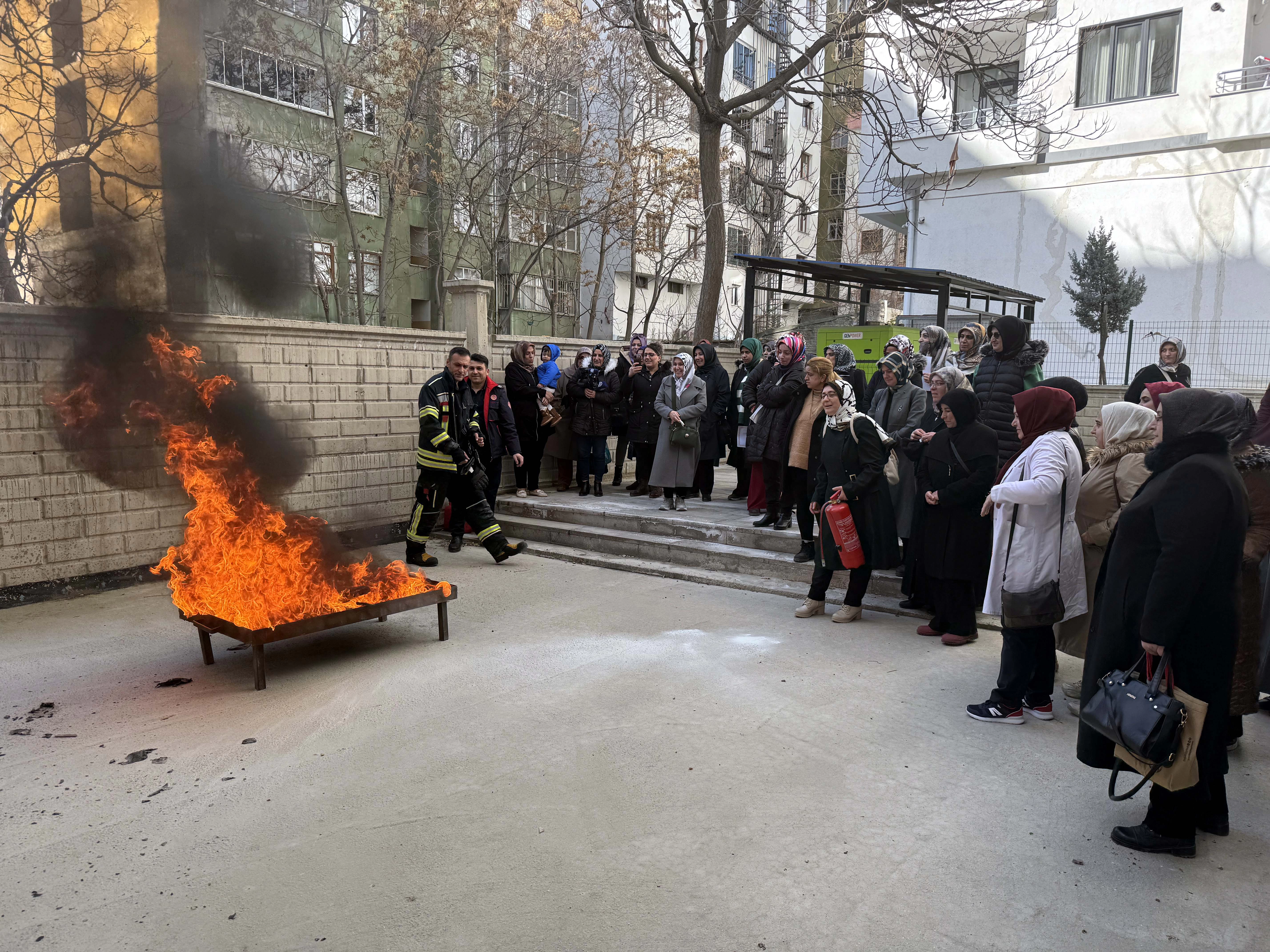Elazığlı anneler, yangınlara karşı eğitim alıyor 4