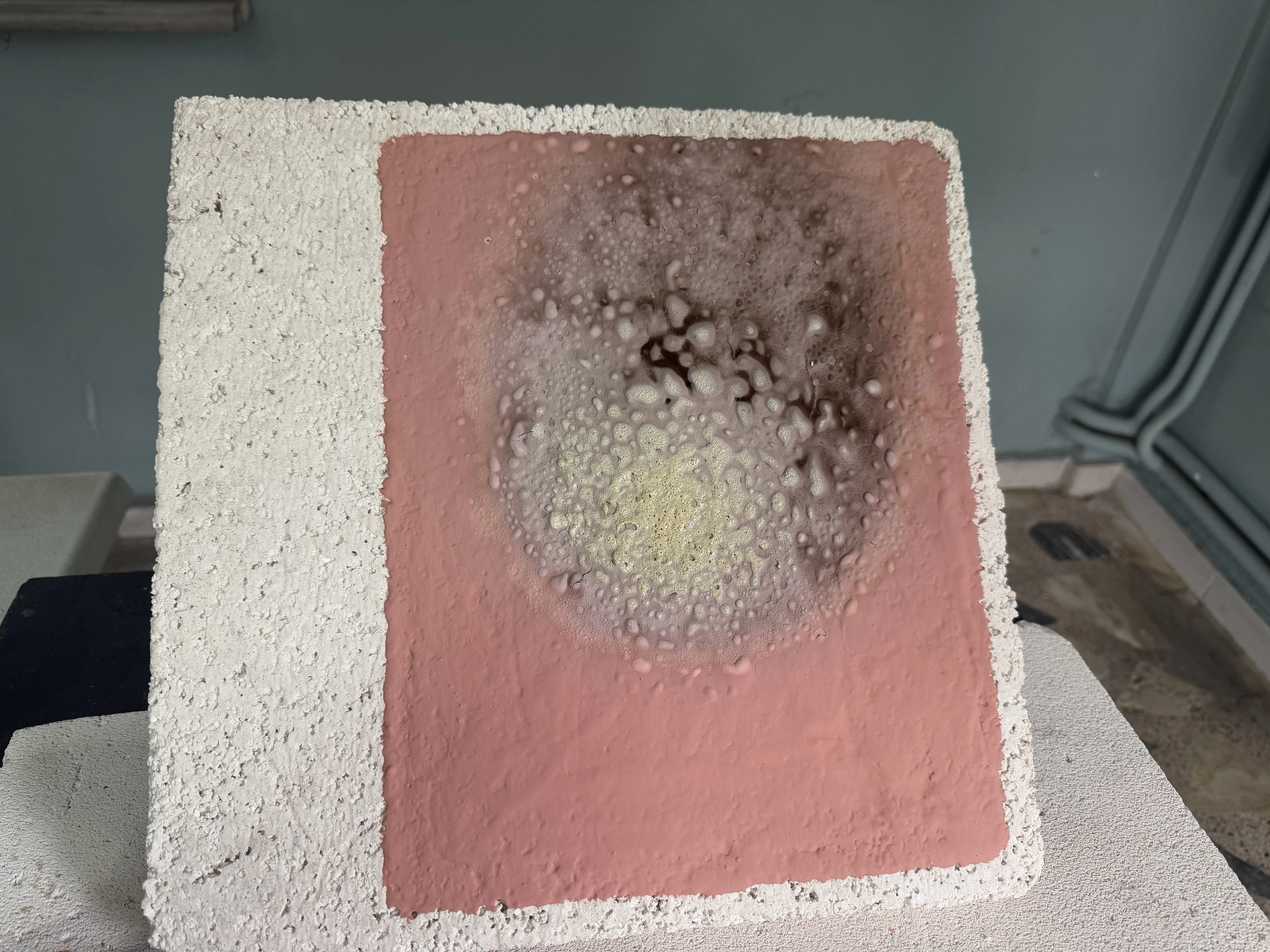 Yüksek sıcaklıklara dayanıklı olan "yanmaz boya" ile eşsiz koruma sağlanıyor 1