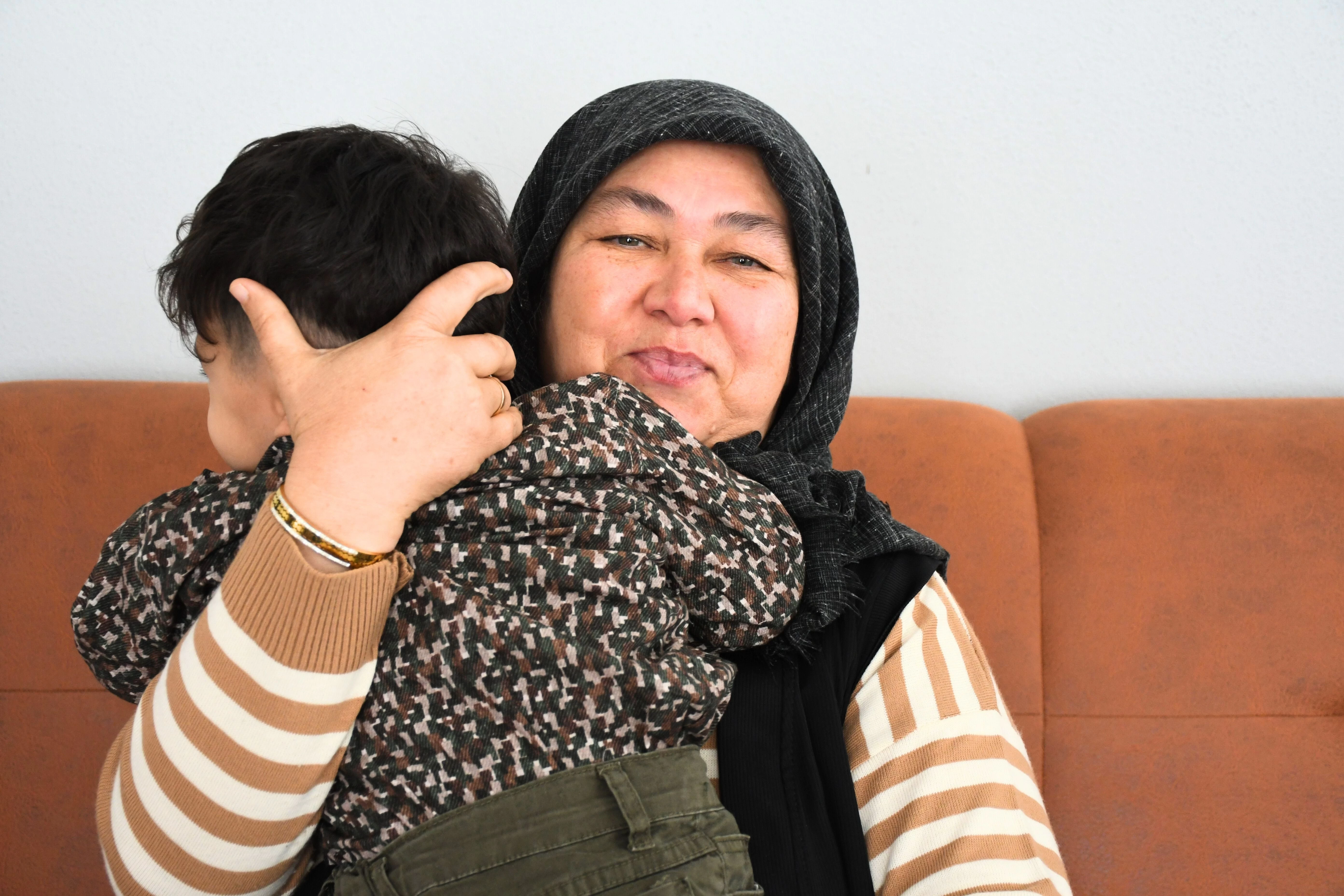 Akrabalar birbirlerini koruyucu aileliğe özendirdi, 6 çocuğa yuvalarını açtılar 3