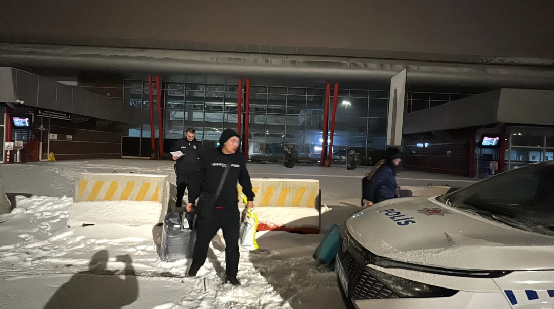 Havada kaos! Pilot kavgacıları yol ortasında bıraktı! 3