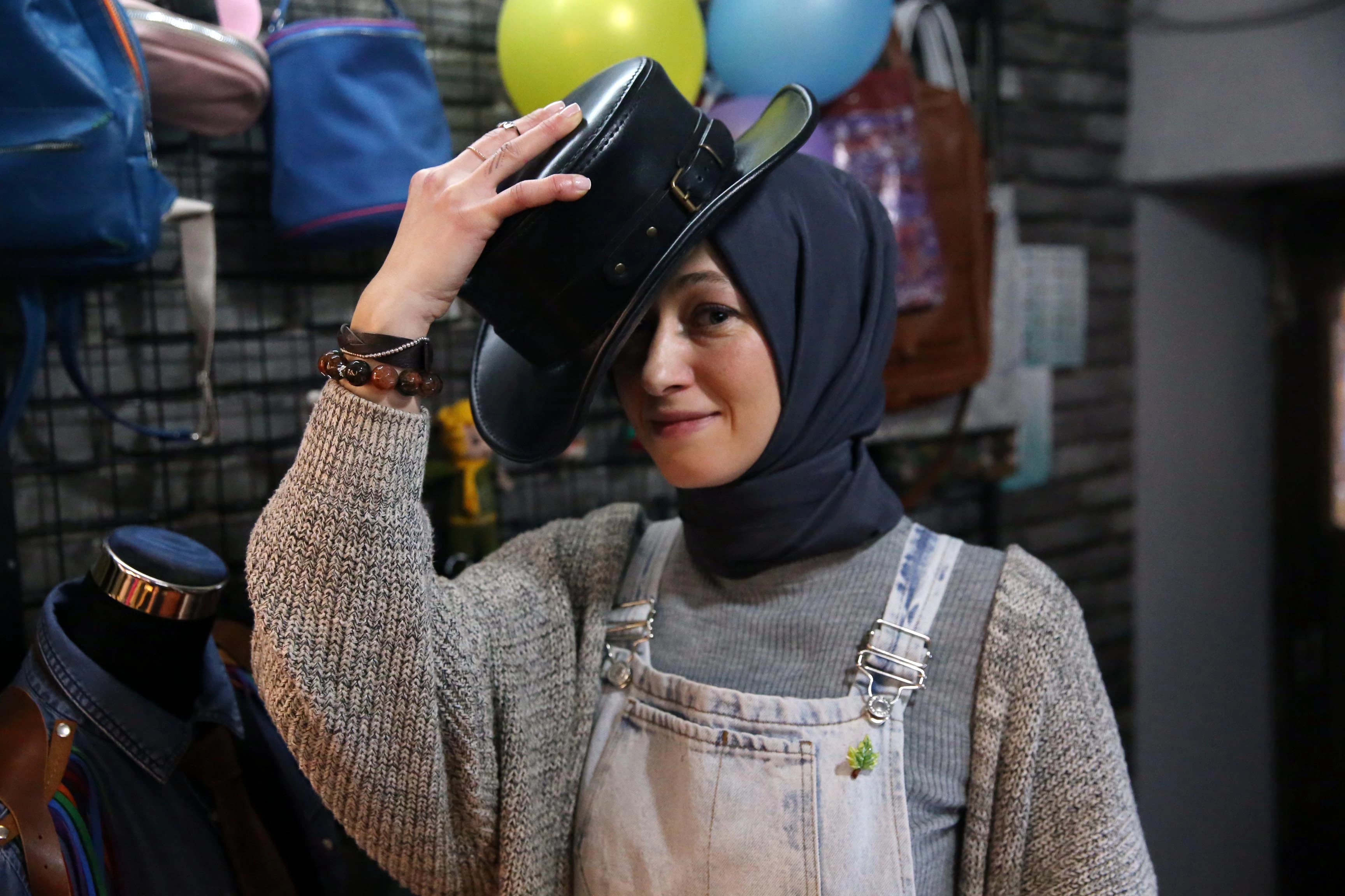 Arkadaşlarının ısrarıyla başladı, sanatını işe çevirdi 5