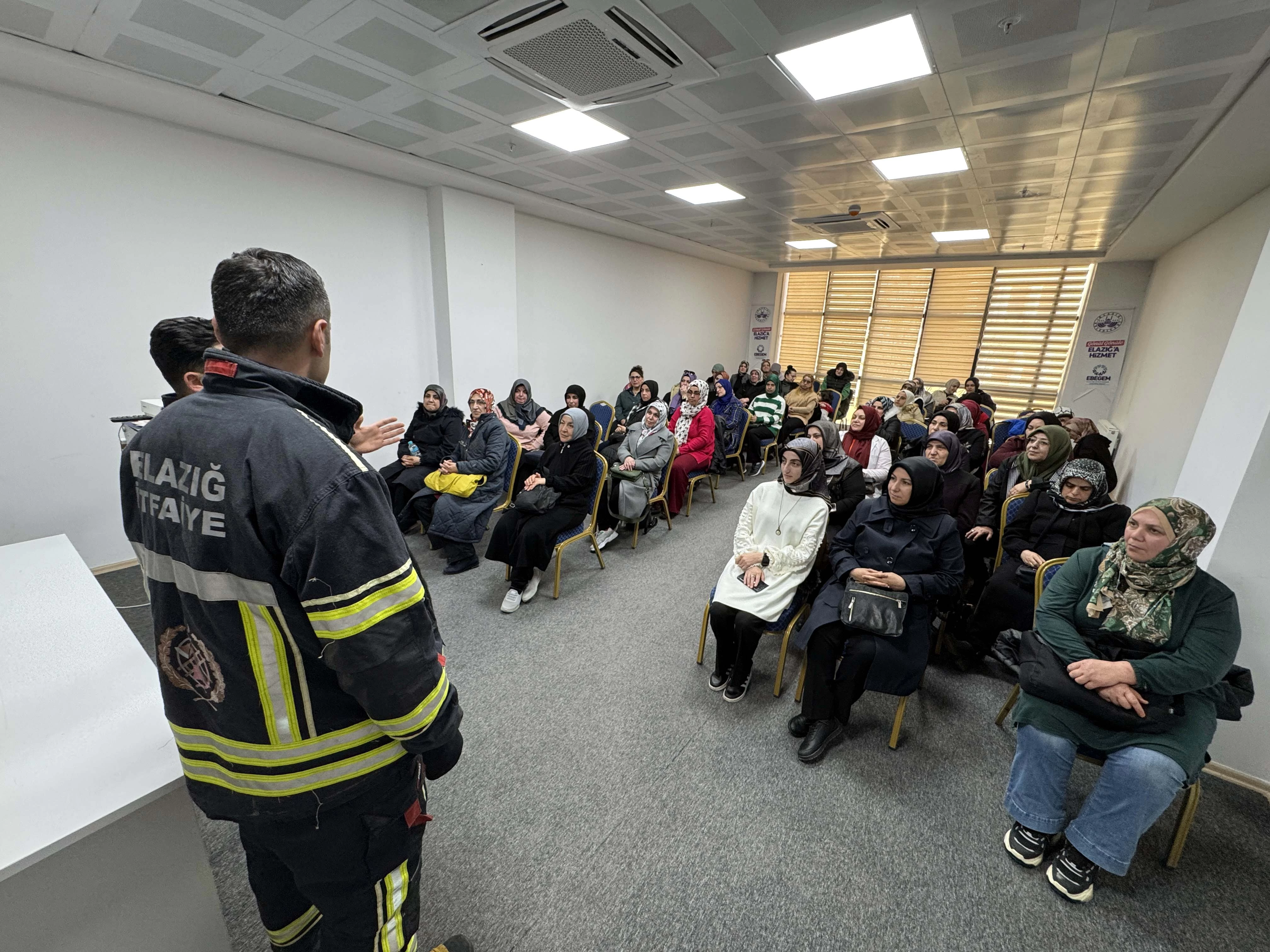 Elazığlı anneler, yangınlara karşı eğitim alıyor 3