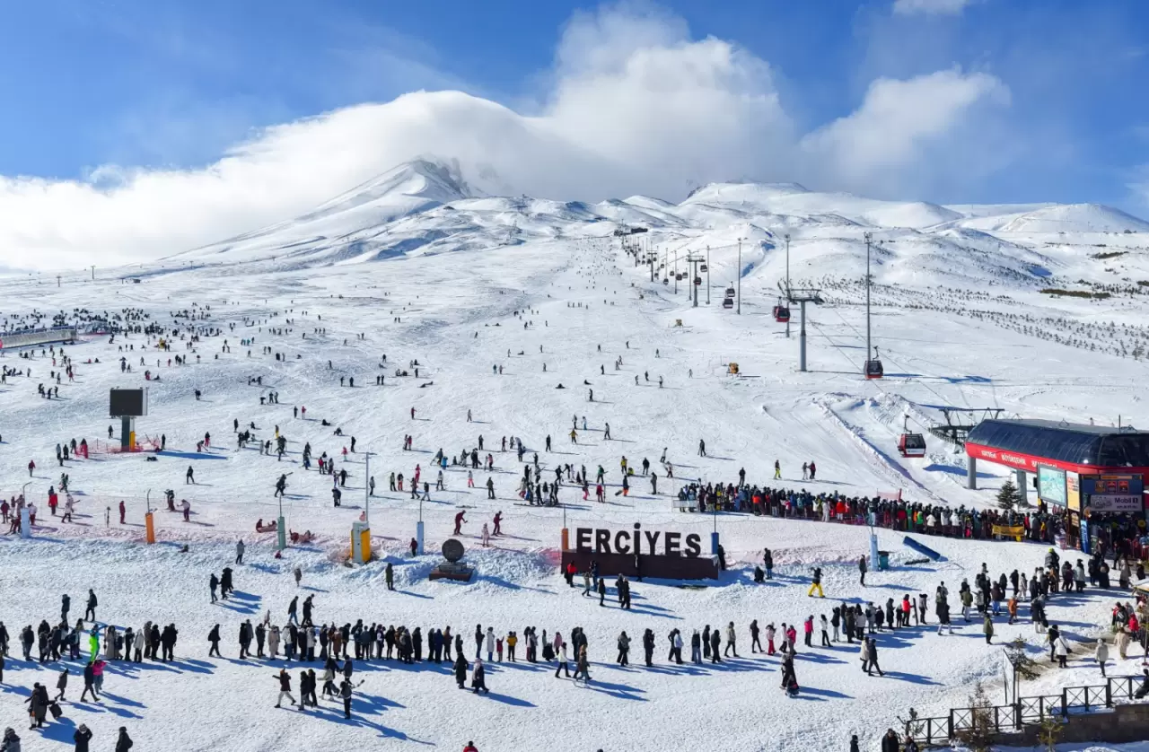 Erciyes’te rekorlar mevsimi: 1 ay dolmadan 1 milyon ziyaretçi! 1