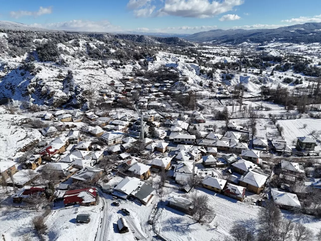 Uşak'ta kar yağışı sonrası kartpostallık manzaralar! İşte o eşsiz görüntüler! 5