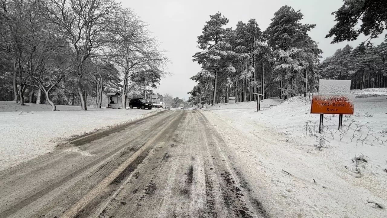 Kazdağları'nda kar yağışı etkili oluyor 1